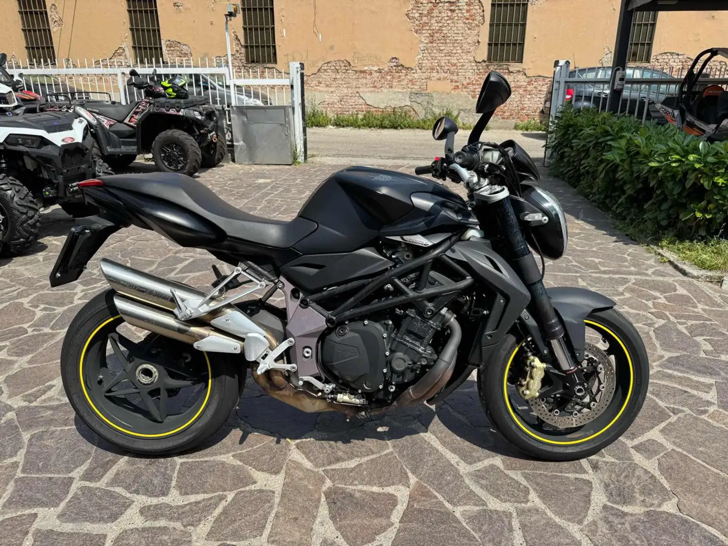 MV Agusta Brutale 1000 black Nero - 2