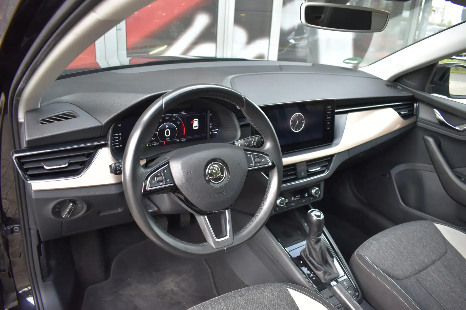 Skoda Scala 1.0 TSI Business Edition Automaat / Panoramadak / Zwart - 2