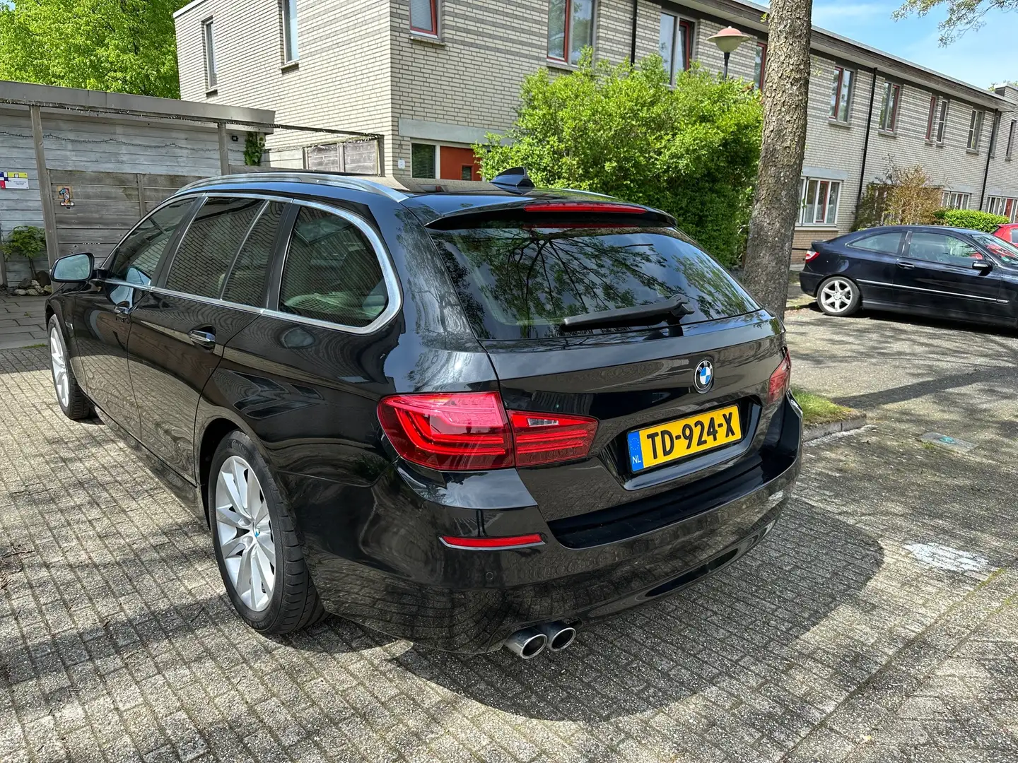 BMW 520 High Executive Zwart - 2