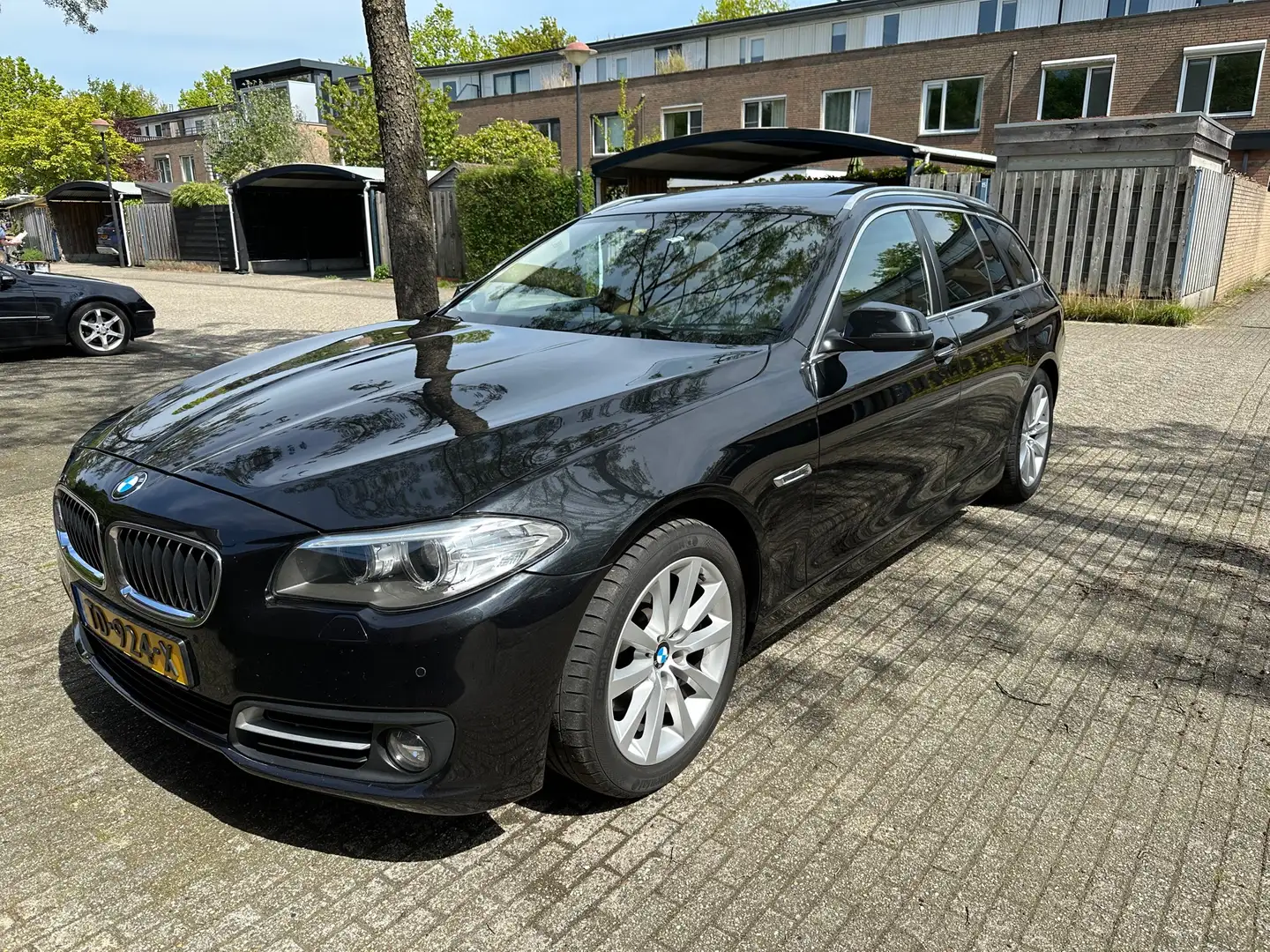 BMW 520 High Executive Zwart - 1