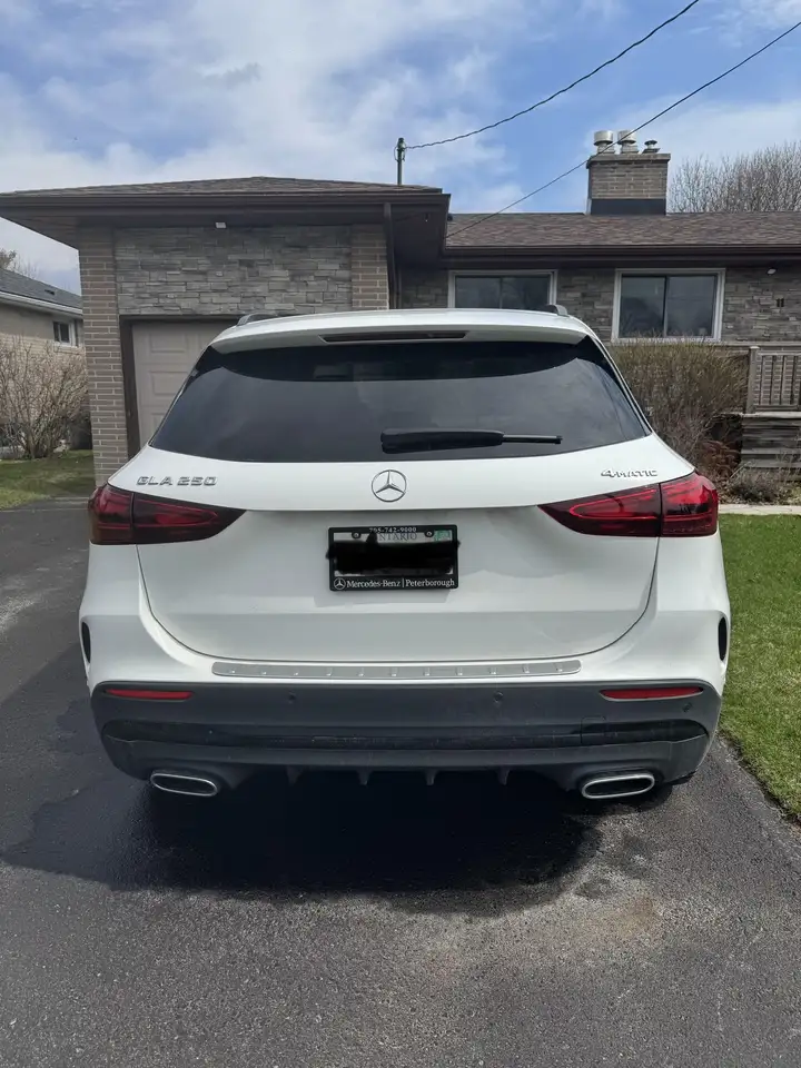 Mercedes-Benz GLA снимка Mercedes-Benz GLA