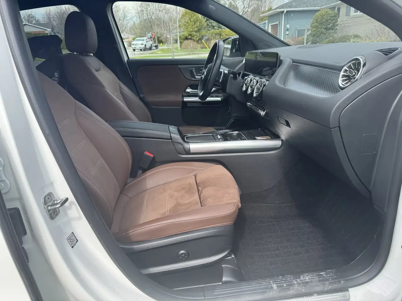 Mercedes-Benz GLA снимка Mercedes-Benz GLA