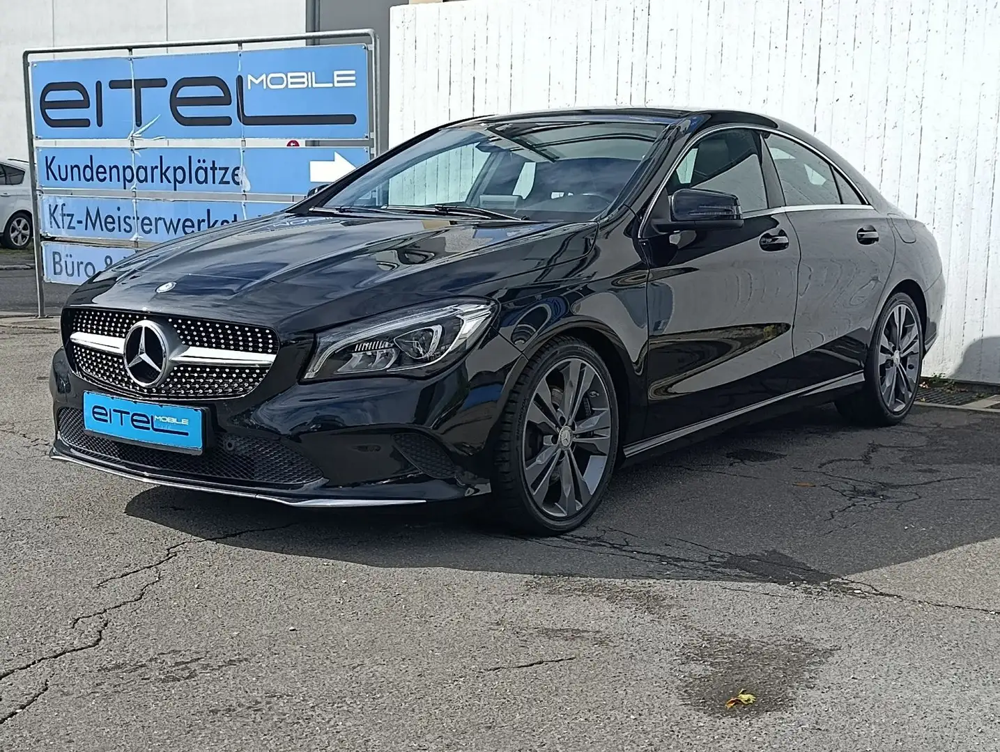 Mercedes-Benz CLA 250 Urban Panorama Navi LED SHZ Negro - 1