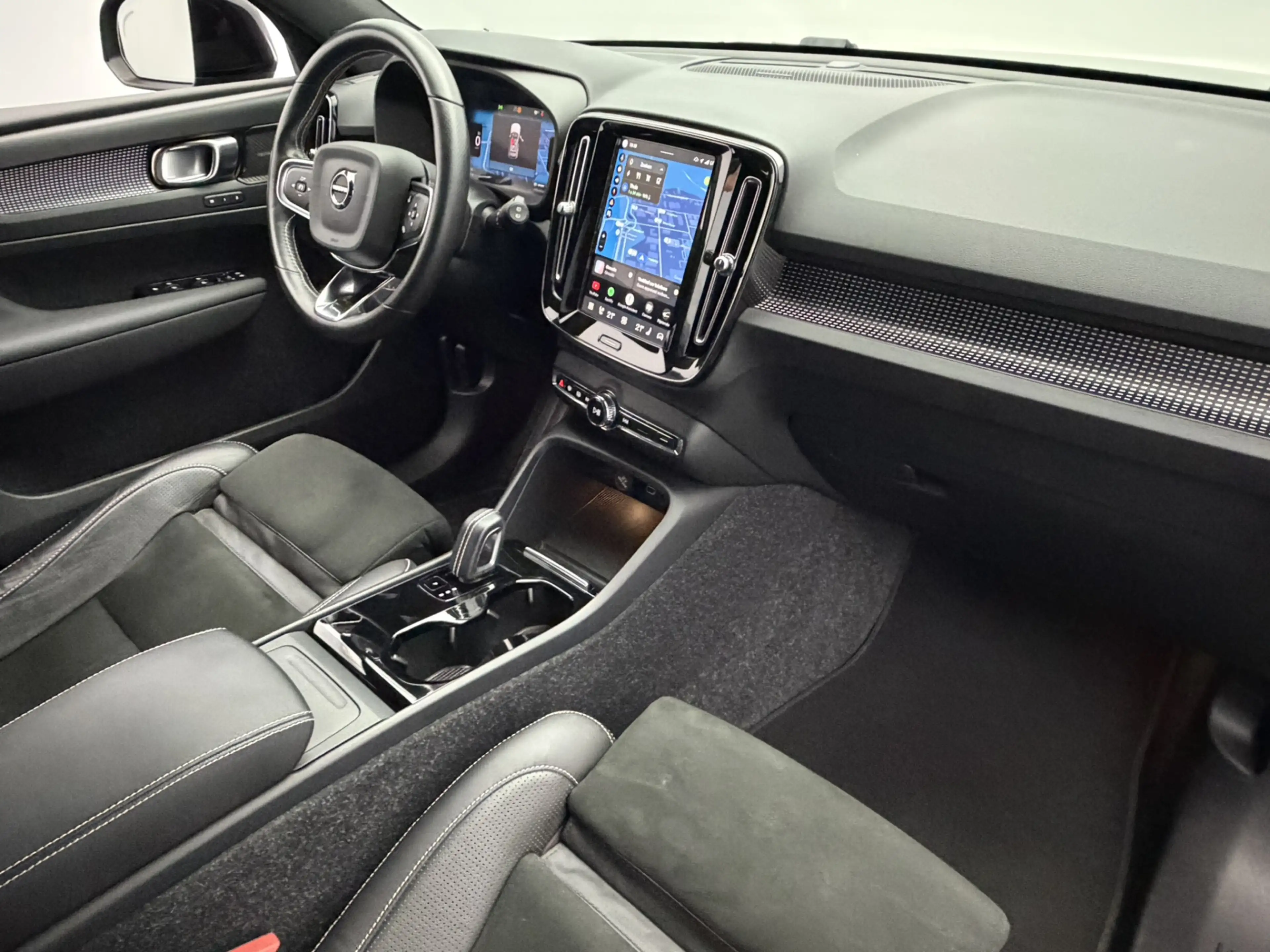 Volvo XC40 Recharge P8 AWD R-Design 408PK SOH 93,3% | Trekhaa — photo 13