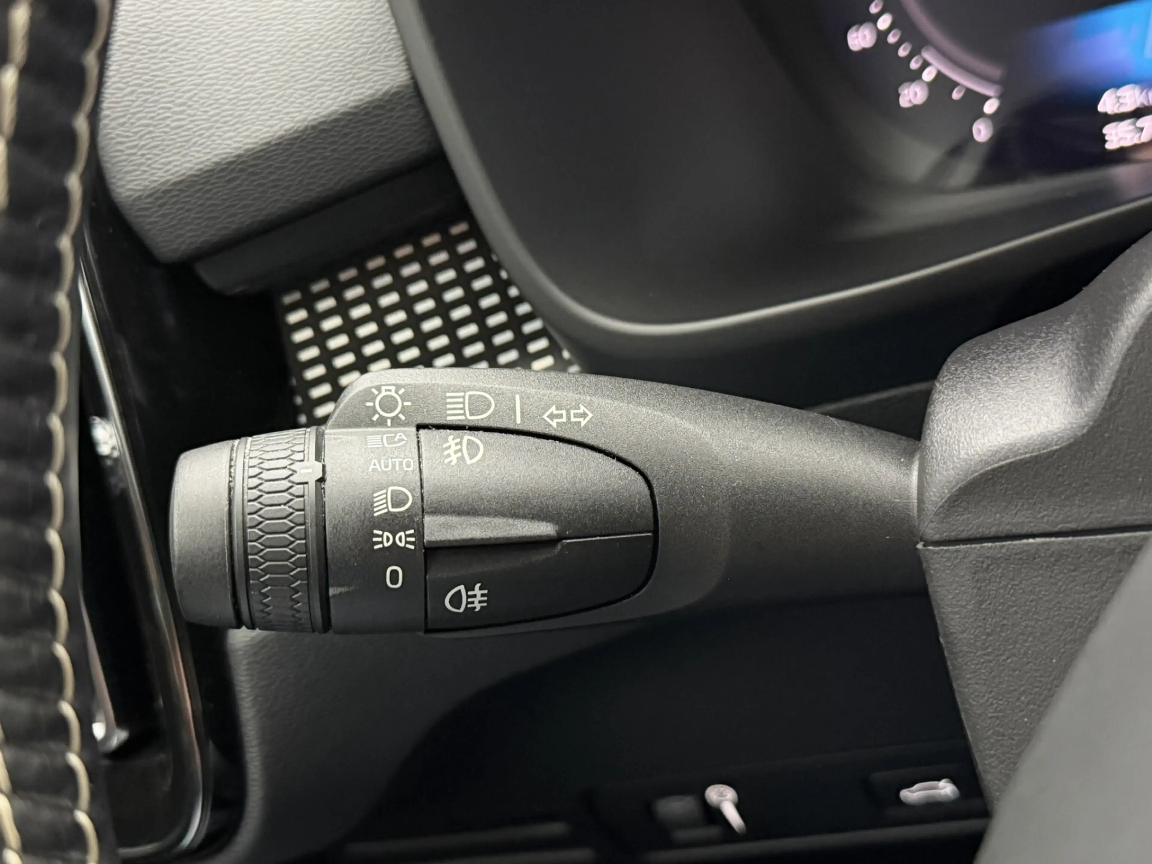 Volvo XC40 Recharge P8 AWD R-Design 408PK SOH 93,3% | Trekhaa — photo 28