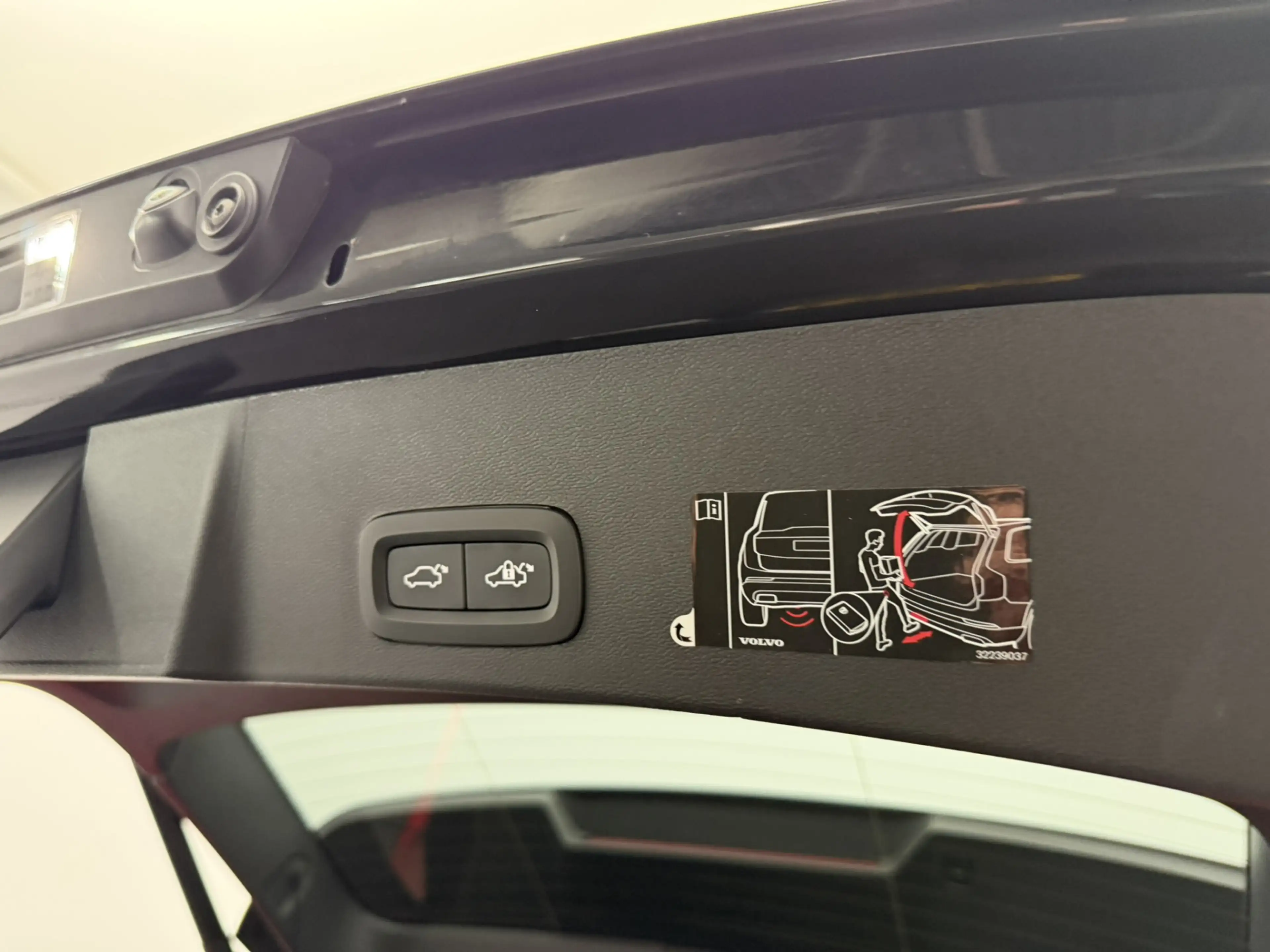 Volvo XC40 Recharge P8 AWD R-Design 408PK SOH 93,3% | Trekhaa — photo 32