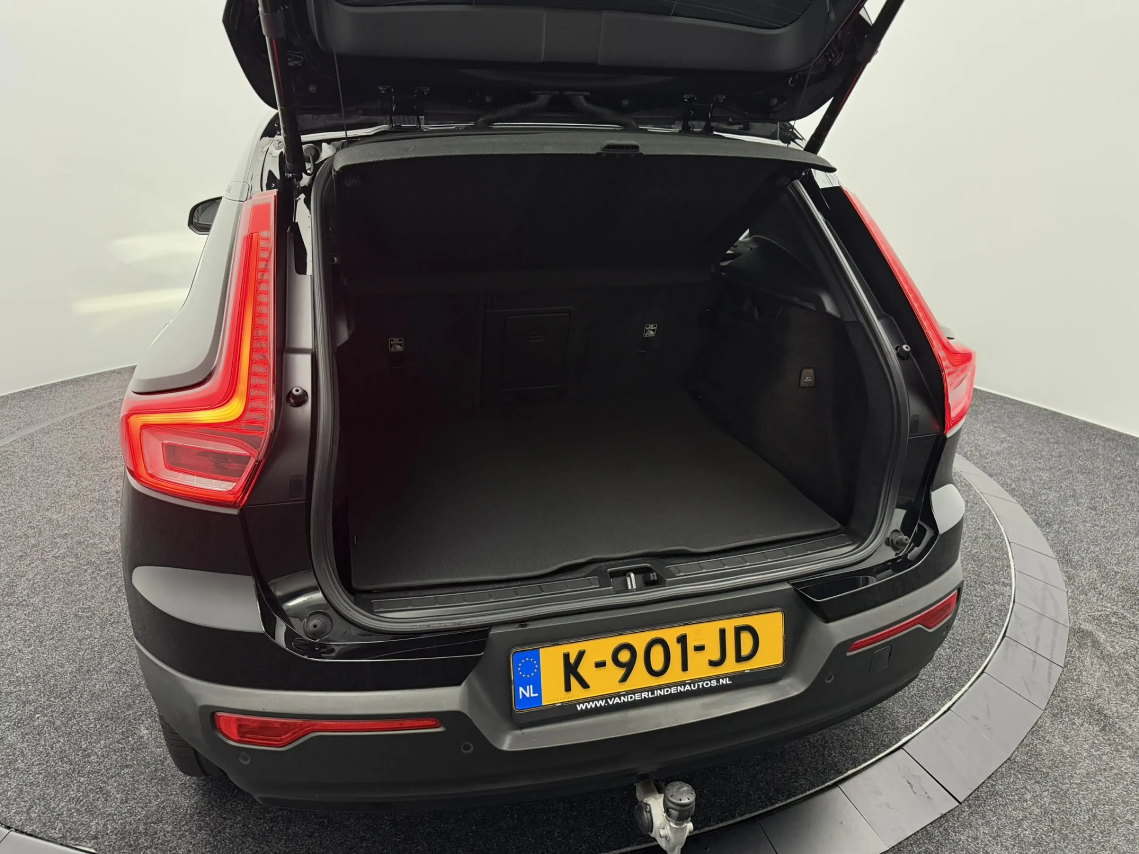 Volvo XC40 Recharge P8 AWD R-Design 408PK SOH 93,3% | Trekhaa — photo 33