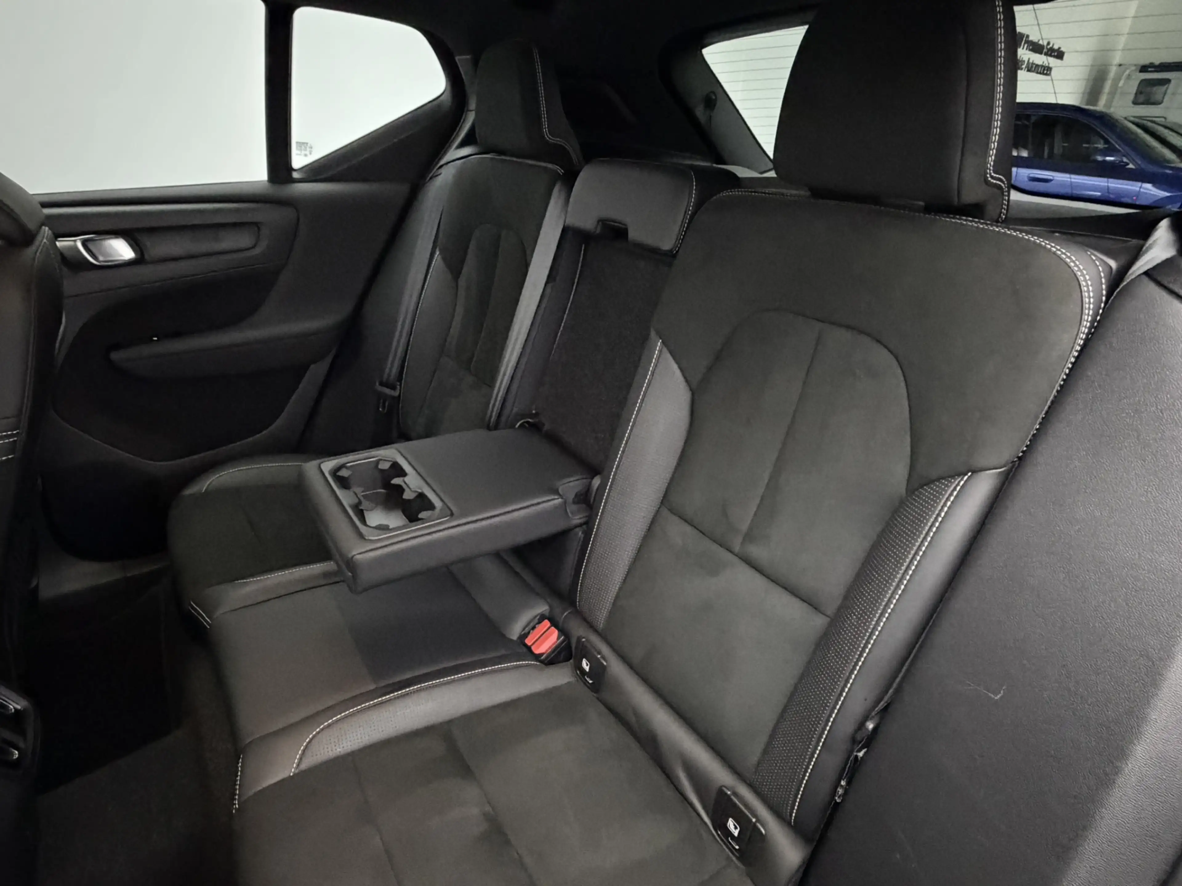 Volvo XC40 Recharge P8 AWD R-Design 408PK SOH 93,3% | Trekhaa — photo 30