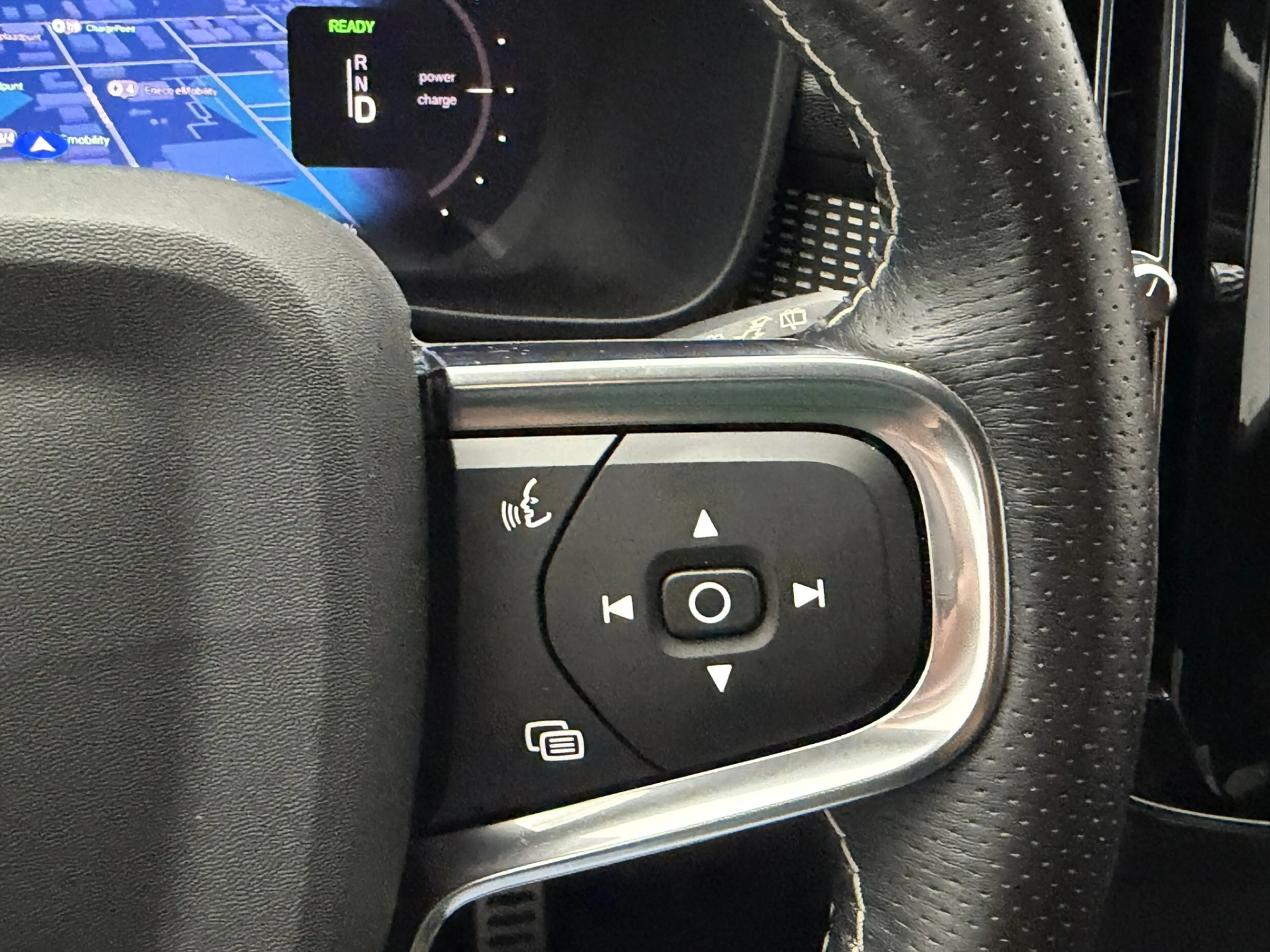 Volvo XC40 Recharge P8 AWD R-Design 408PK SOH 93,3% | Trekhaa — photo 27
