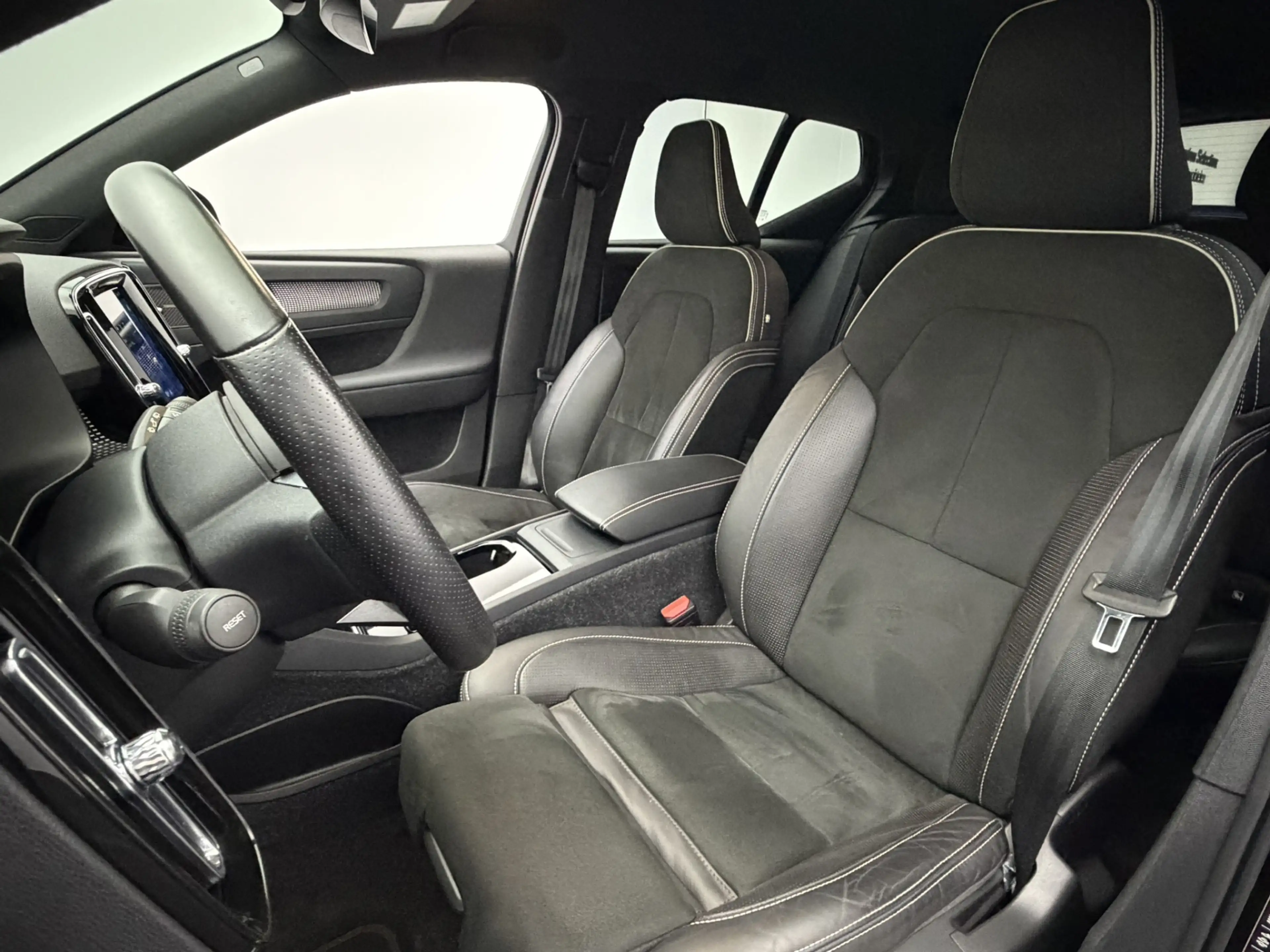 Volvo XC40 Recharge P8 AWD R-Design 408PK SOH 93,3% | Trekhaa — photo 8