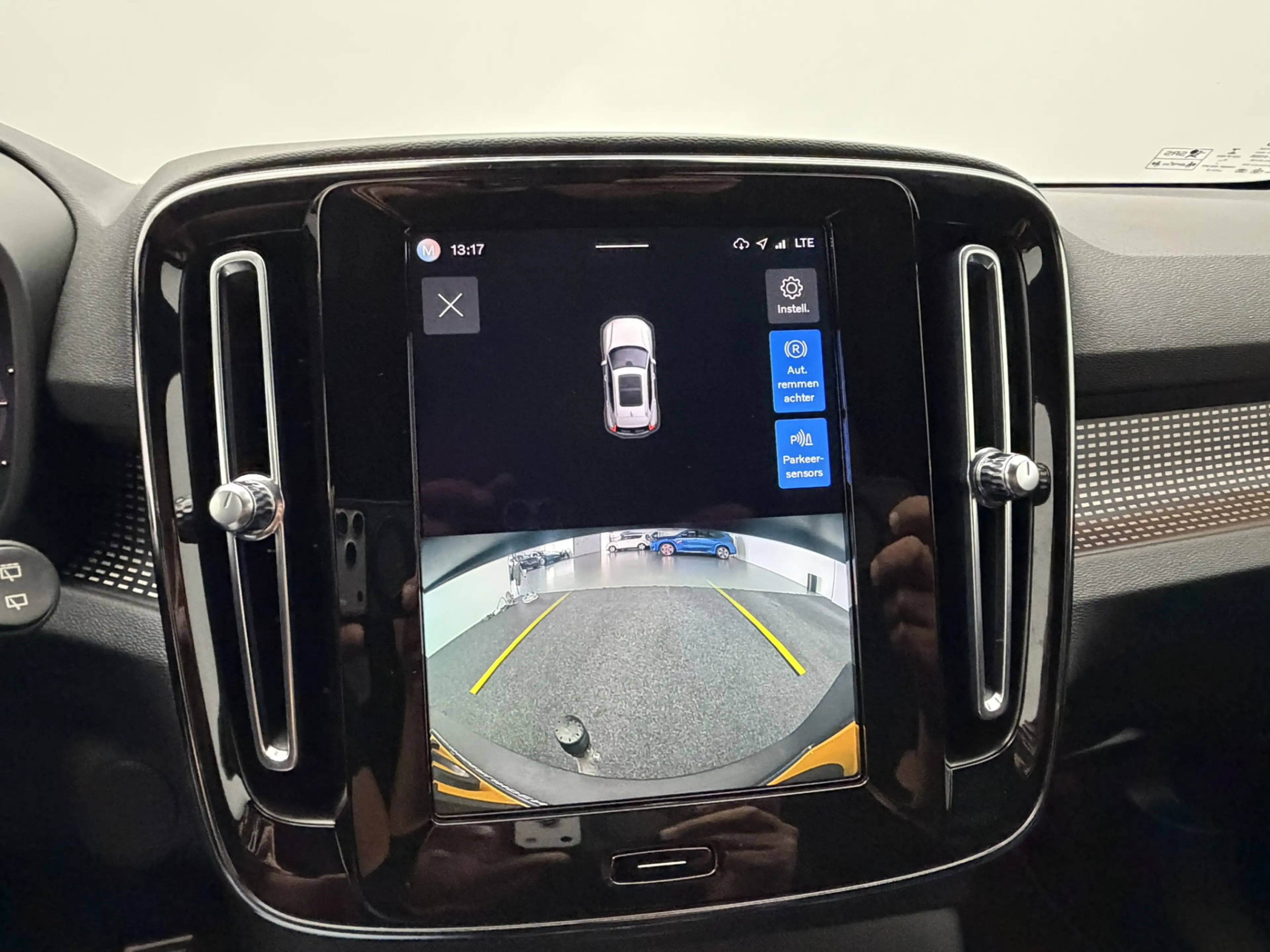 Volvo XC40 Recharge P8 AWD R-Design 408PK SOH 93,3% | Trekhaa — photo 11
