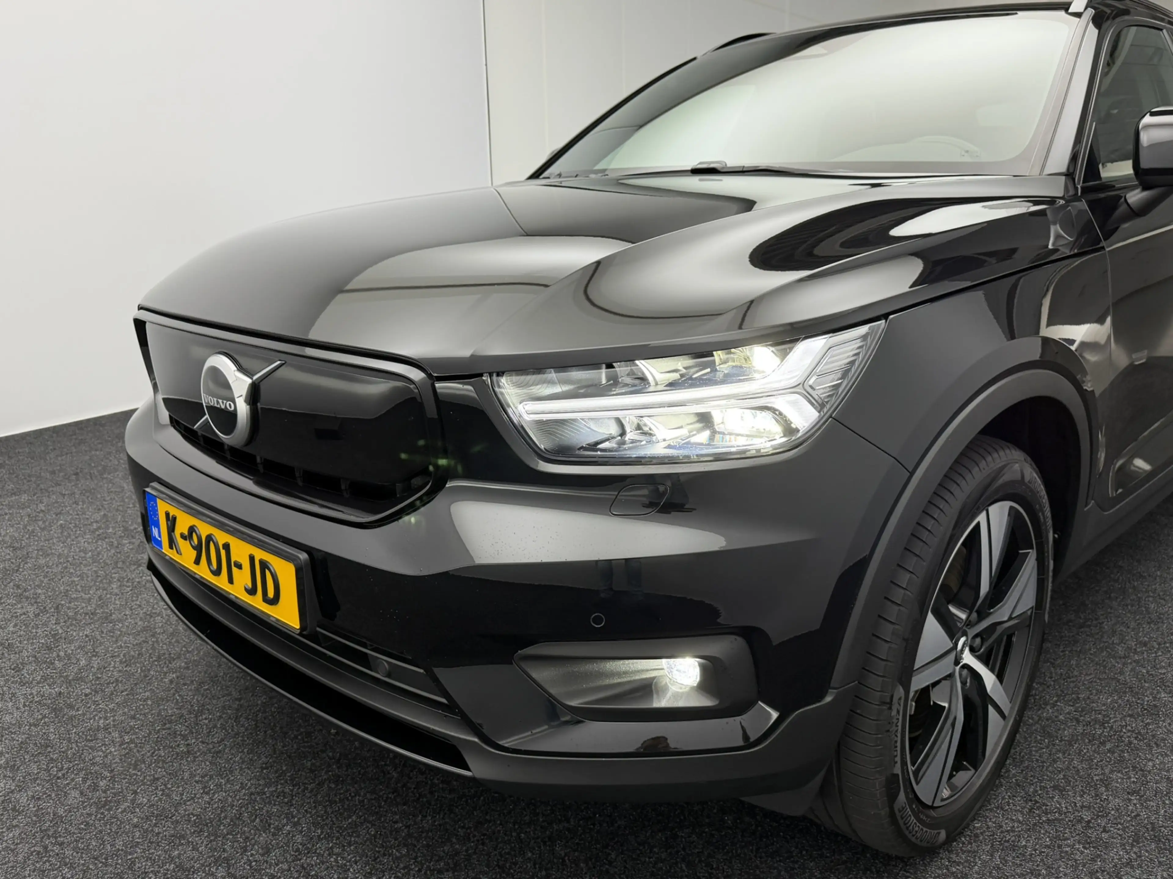 Volvo XC40 Recharge P8 AWD R-Design 408PK SOH 93,3% | Trekhaa — photo 4