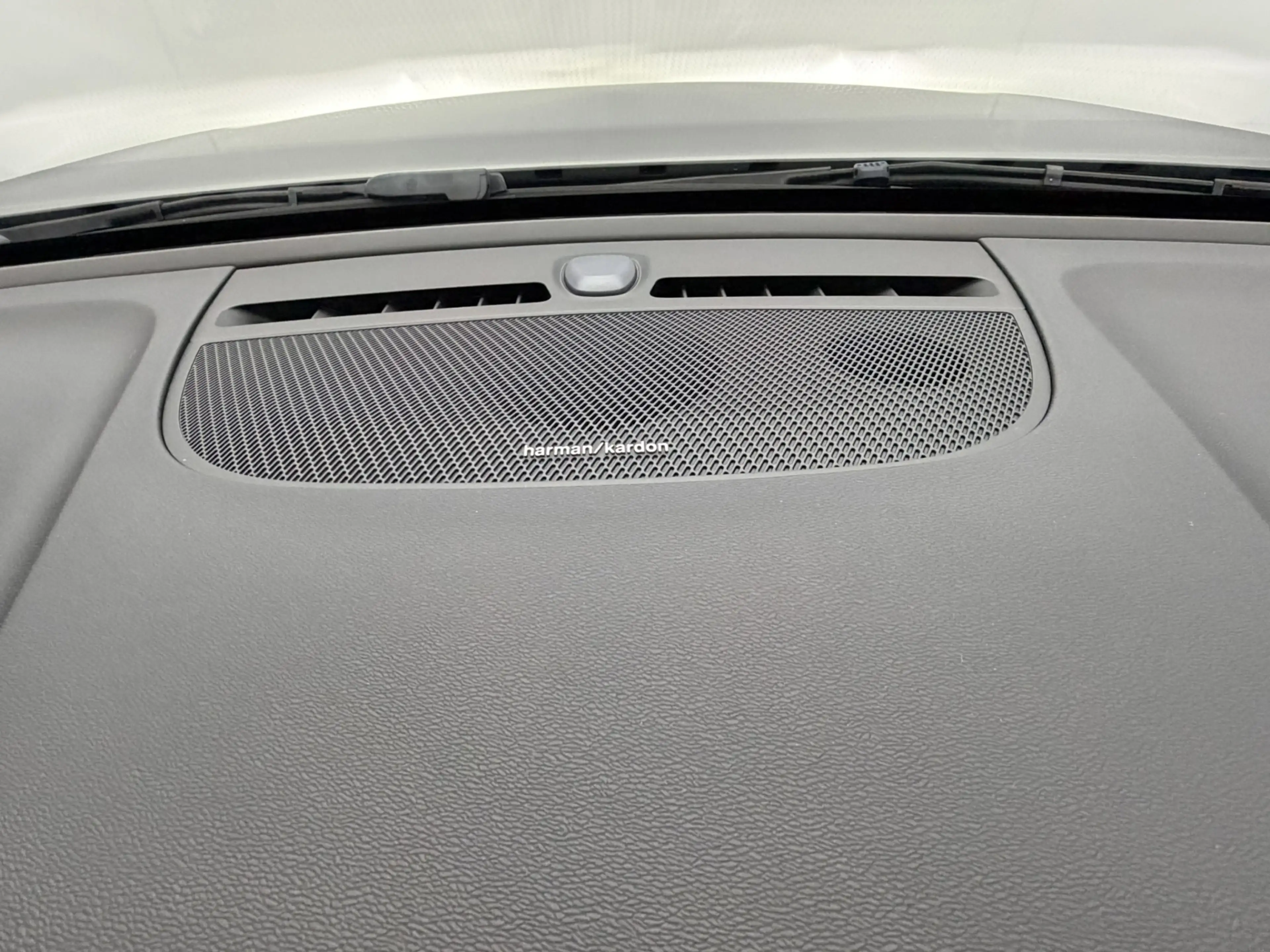 Volvo XC40 Recharge P8 AWD R-Design 408PK SOH 93,3% | Trekhaa — photo 21