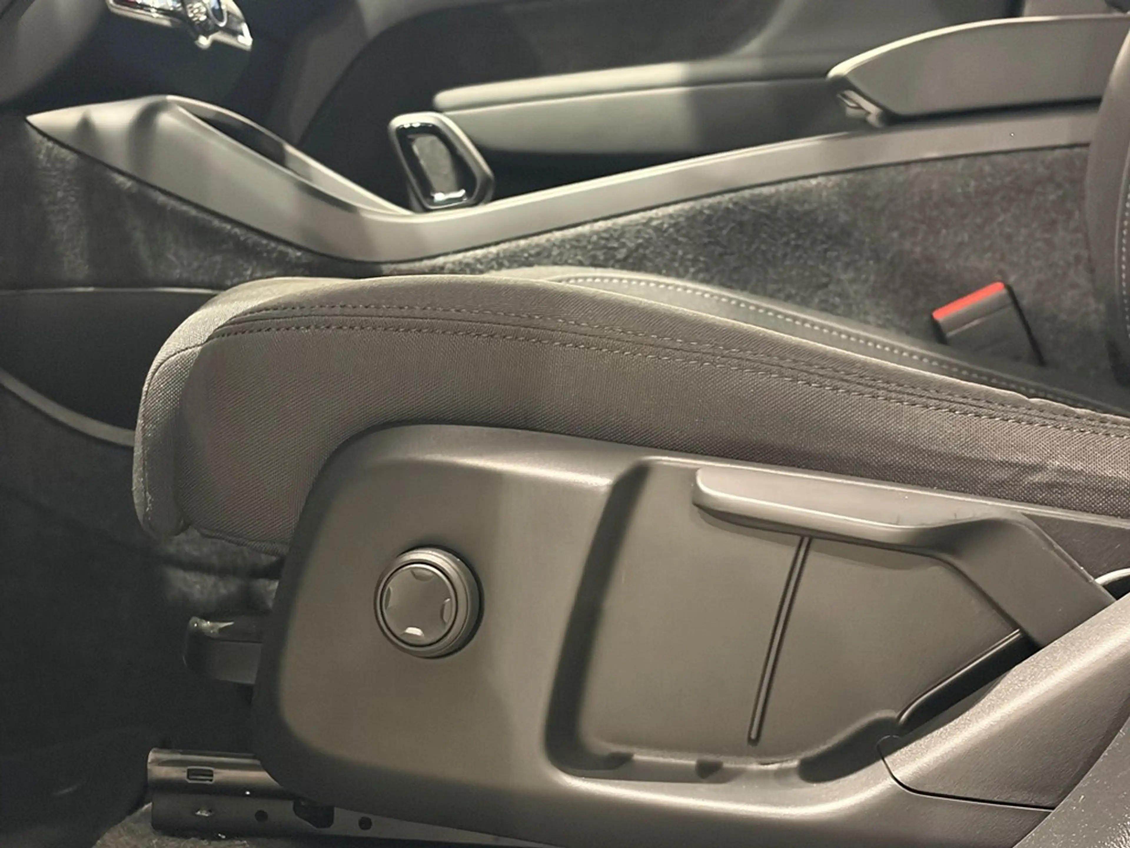 Volvo EC40 Recharge Extended Range — photo 6