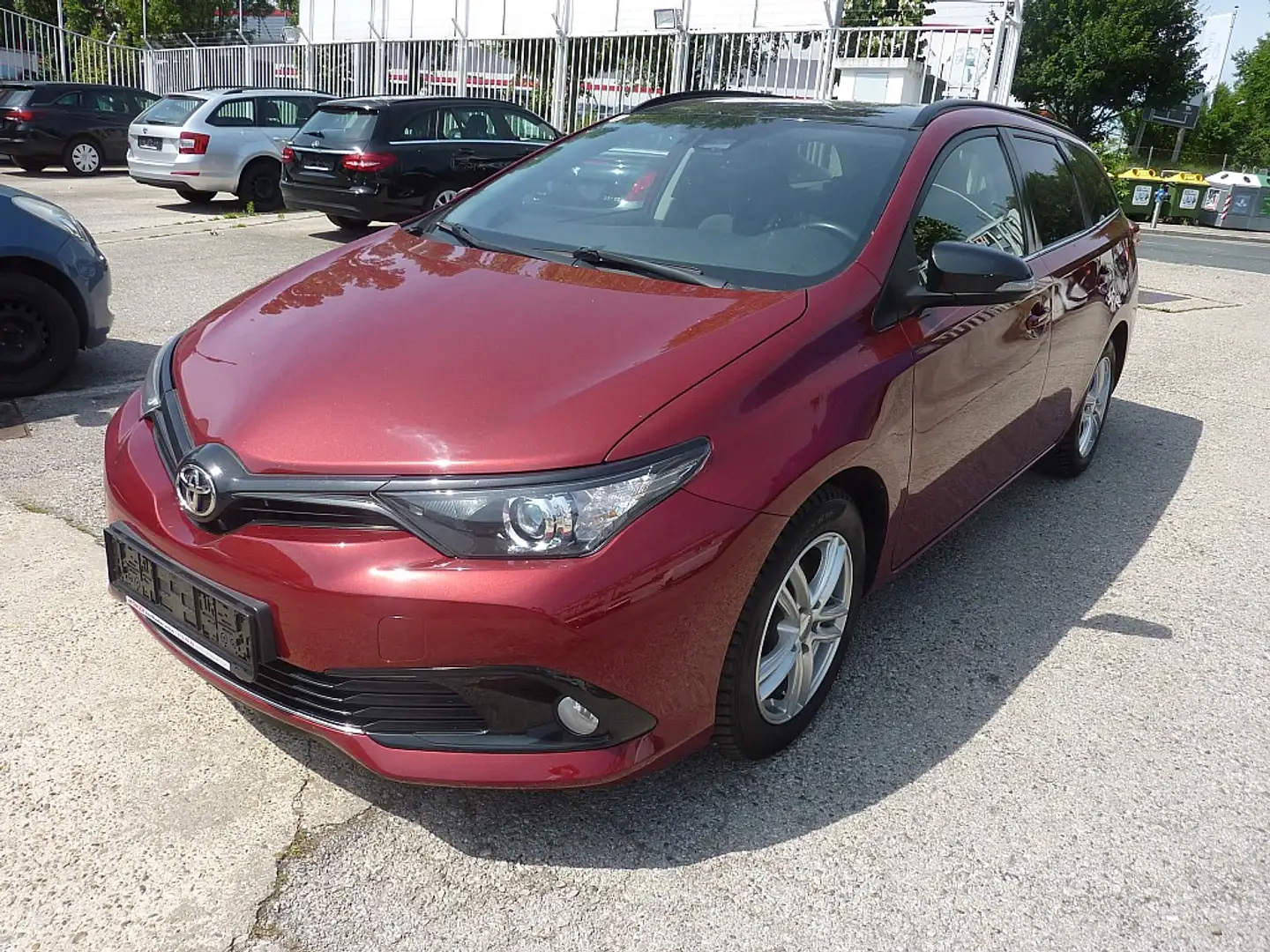 Toyota Auris TS 1,2 Turbo Style Black crvena - 1