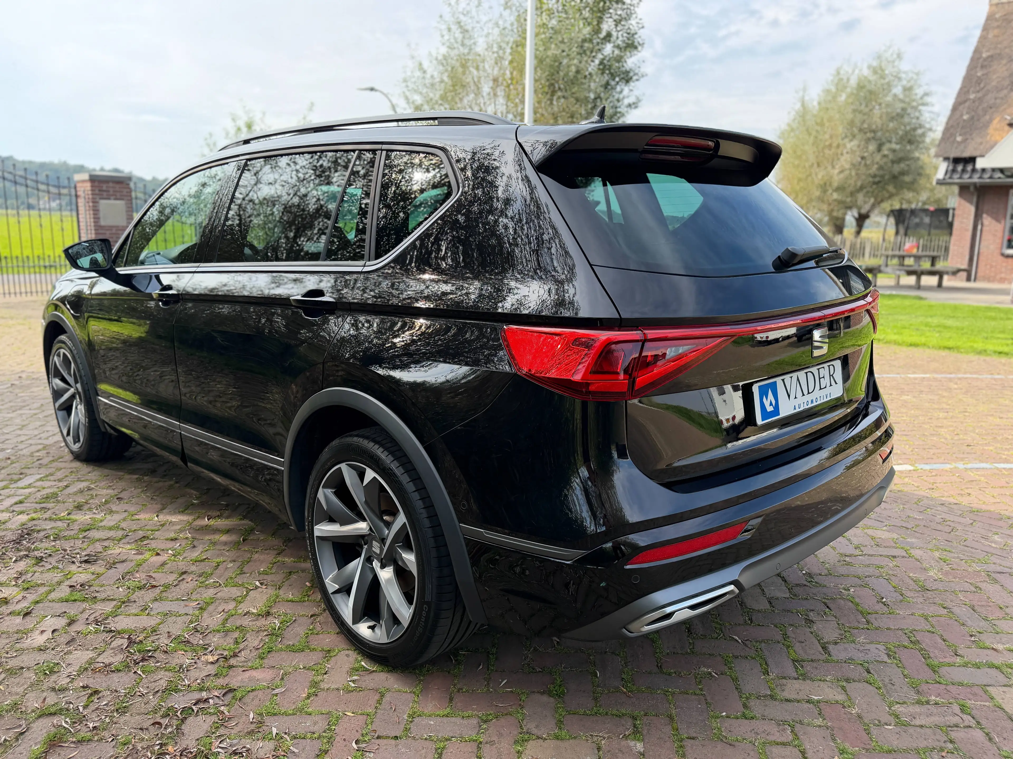 SEAT Tarraco 1.4 TSI e-Hybrid PHEV FR Pano Trkh 360 Pack XL — photo 3