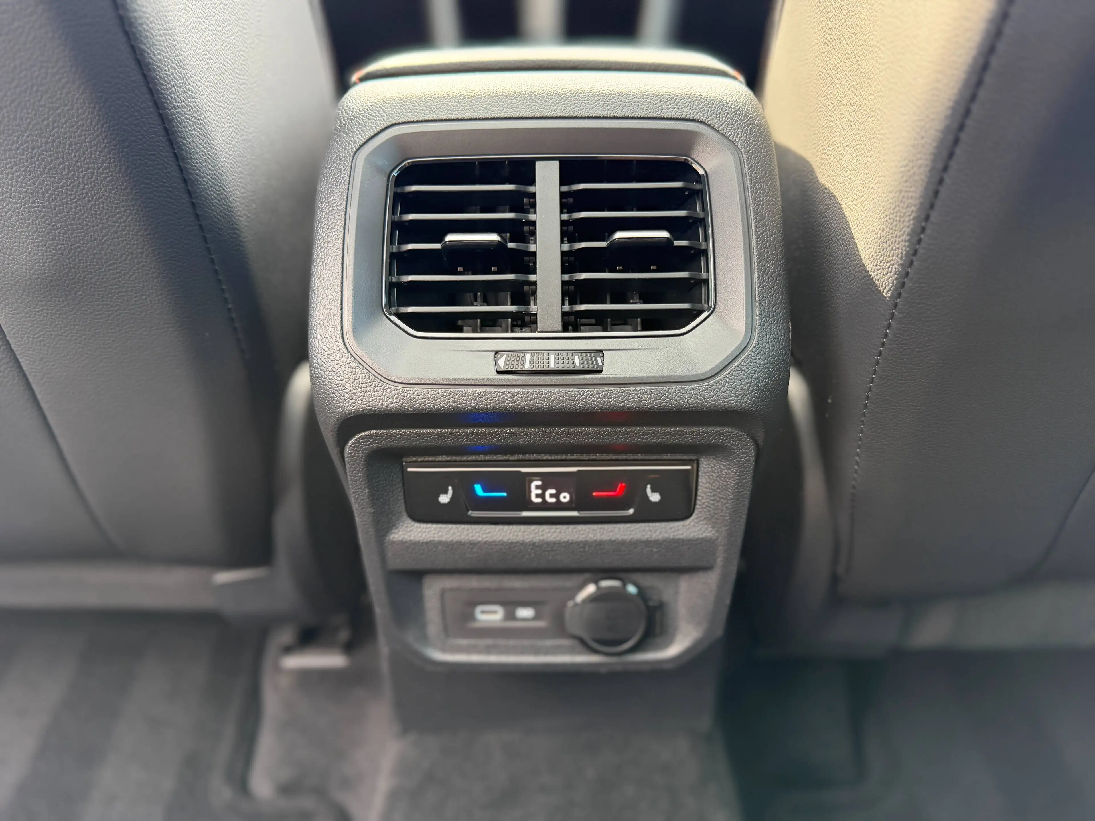 SEAT Tarraco 1.4 TSI e-Hybrid PHEV FR Pano Trkh 360 Pack XL — photo 13