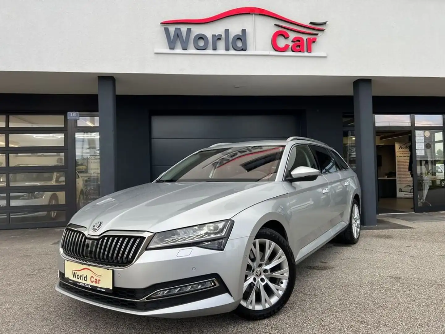 Skoda Superb Kombi 2,0 TDI Style DSG Matrix-Virtual-AHK Silber - 2