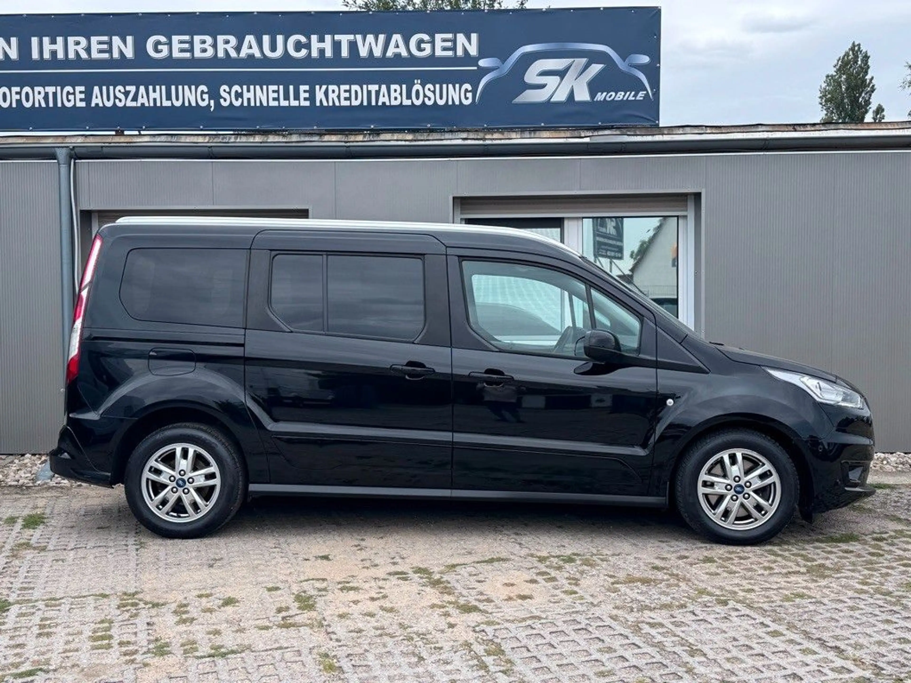Ford Grand Tourneo Connect Titanium*NAVI*R-CAM*ACC*PA — photo 6