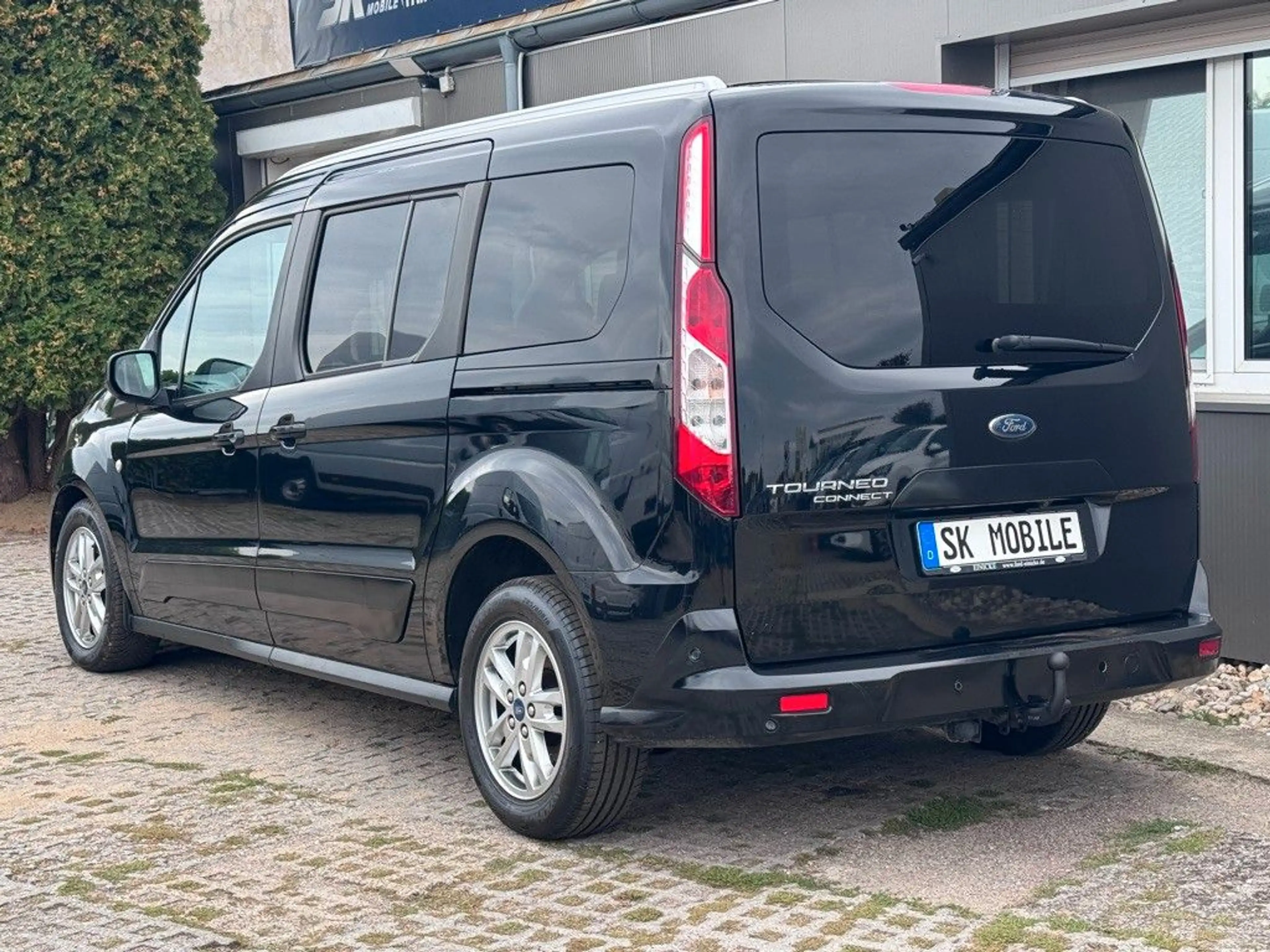 Ford Grand Tourneo Connect Titanium*NAVI*R-CAM*ACC*PA — photo 3