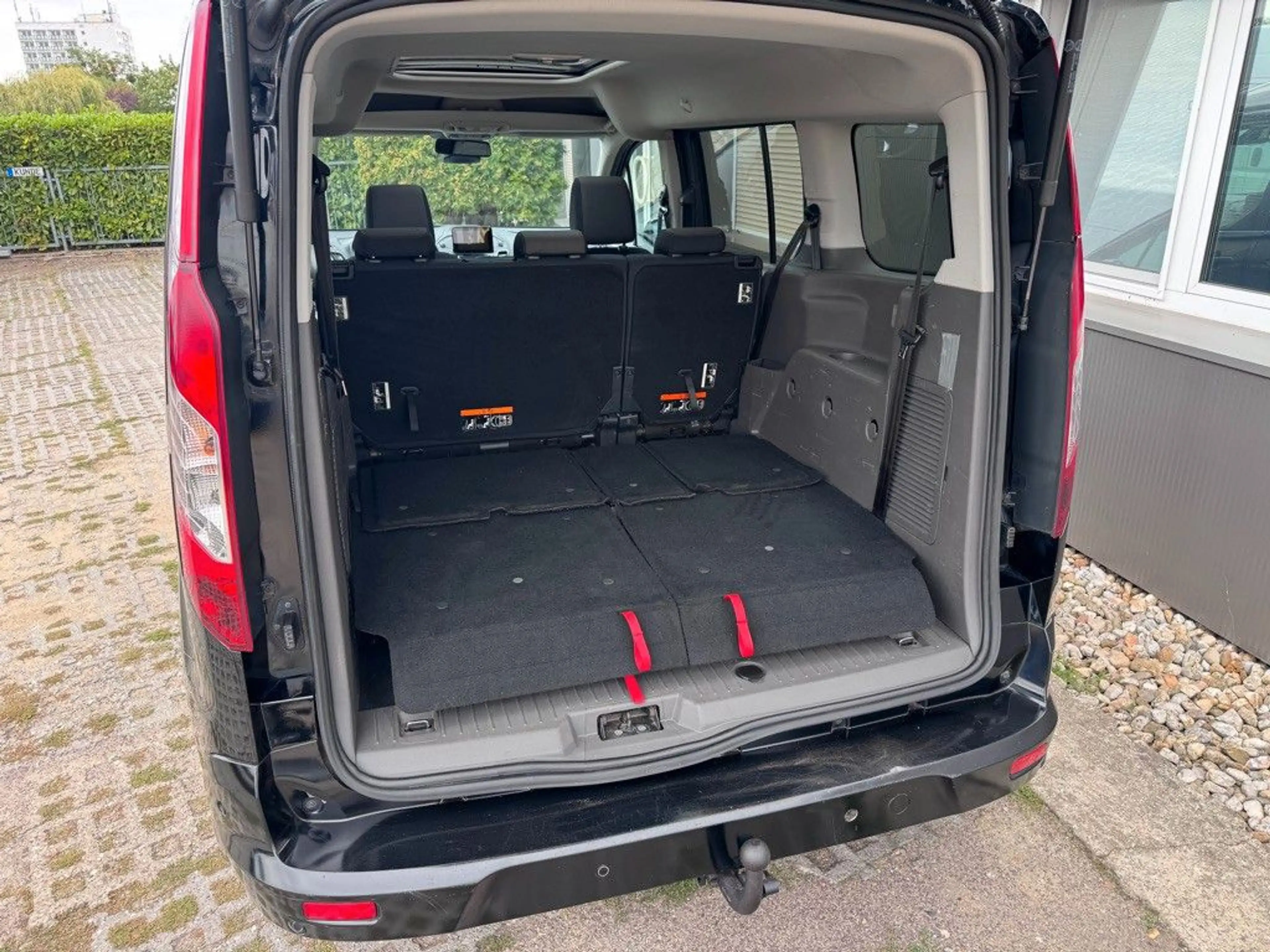 Ford Grand Tourneo Connect Titanium*NAVI*R-CAM*ACC*PA — photo 9