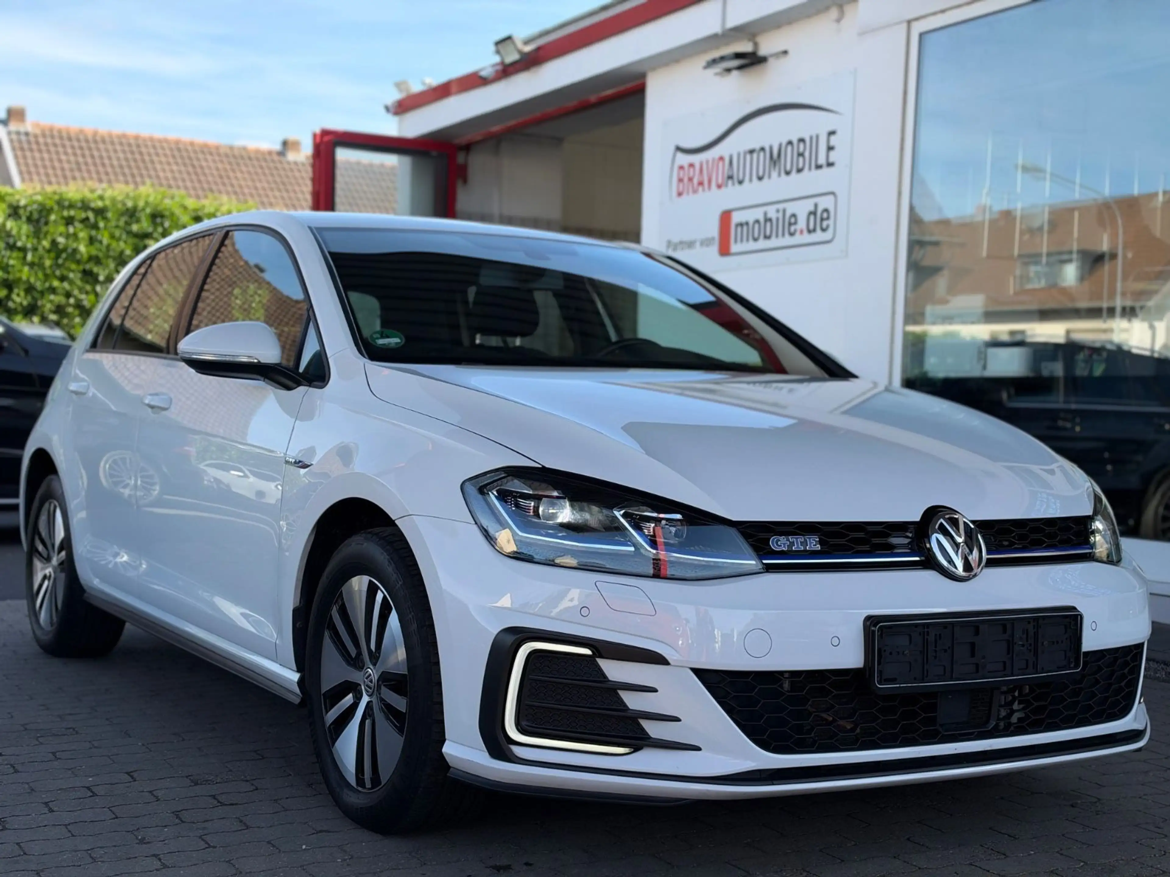 Volkswagen Golf VII Lim. GTE LED/NAVI/SHZ/KAMERA/AAC/BT
