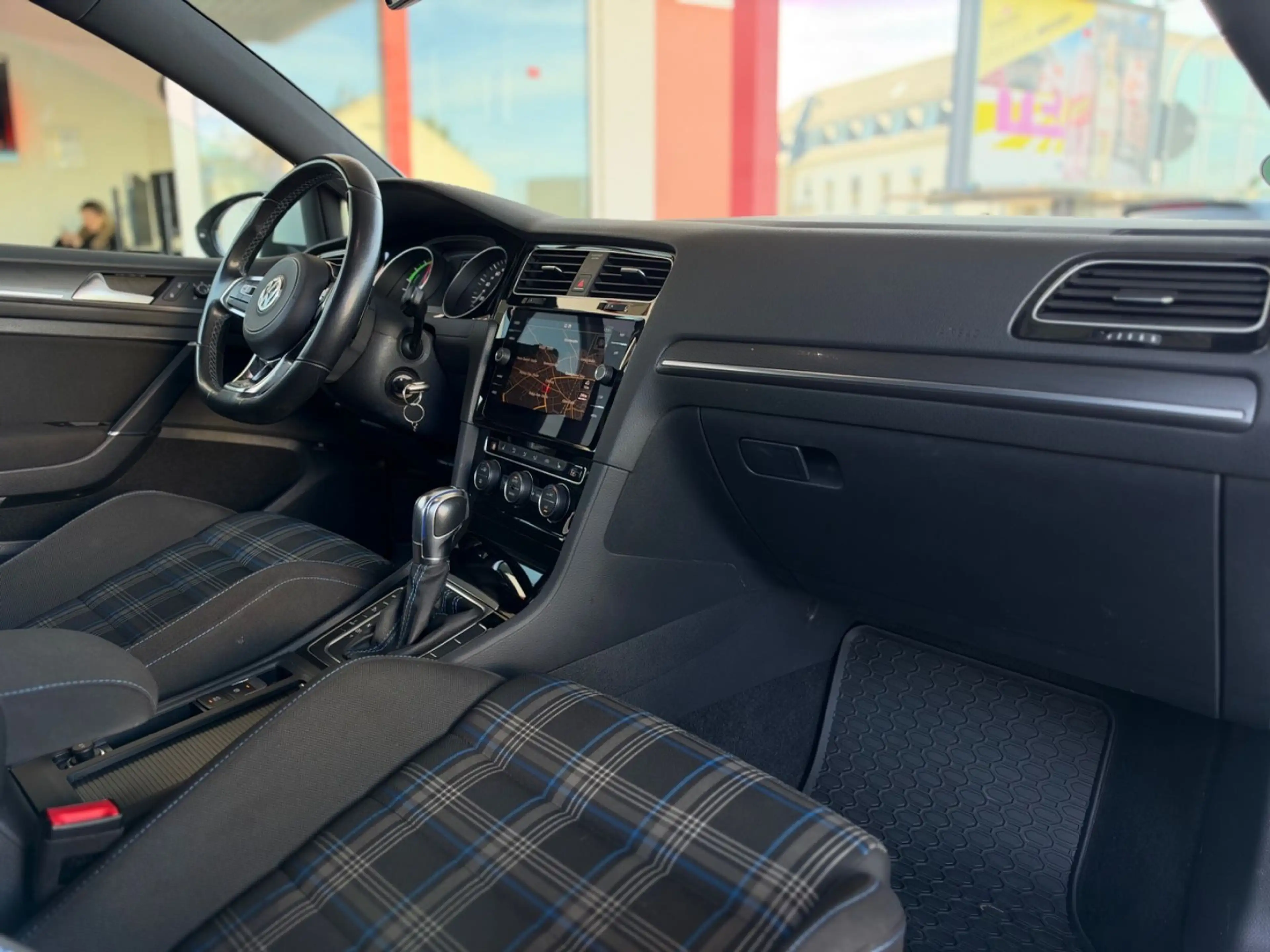 Volkswagen Golf VII Lim. GTE LED/NAVI/SHZ/KAMERA/AAC/BT — photo 10