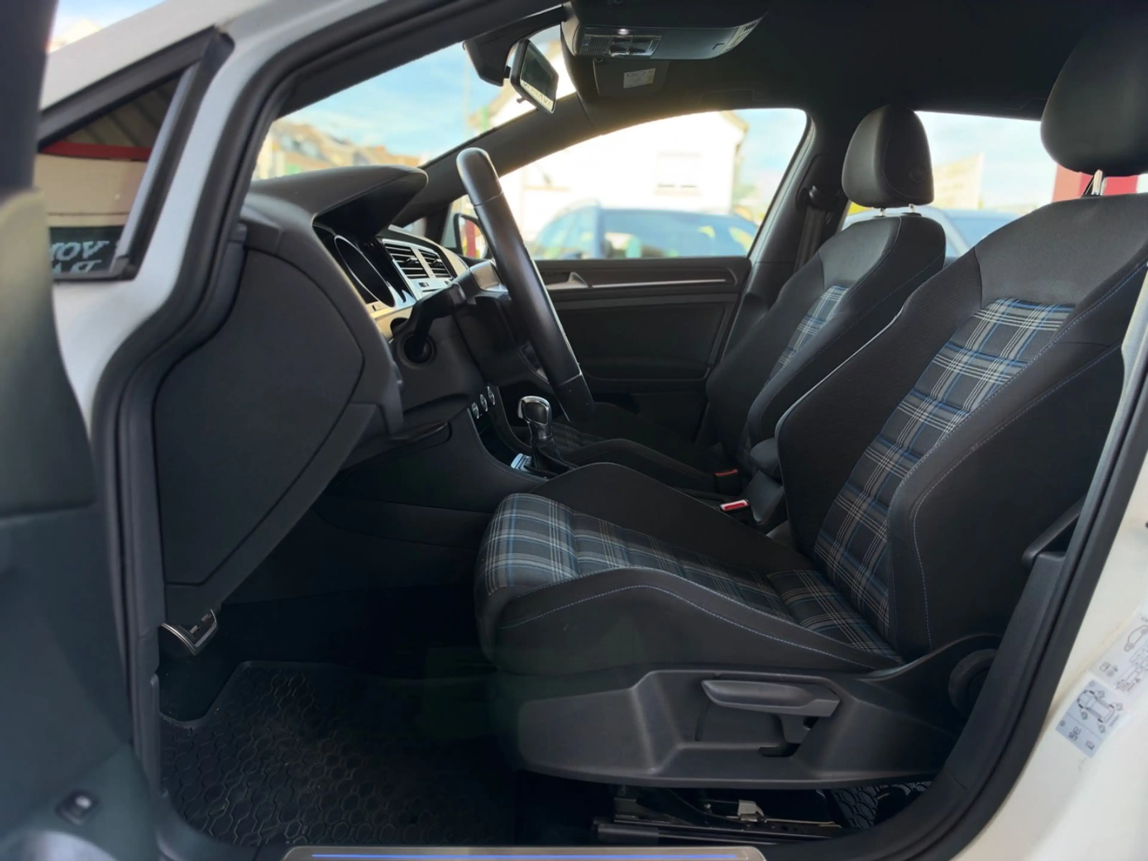 Volkswagen Golf VII Lim. GTE LED/NAVI/SHZ/KAMERA/AAC/BT — photo 11