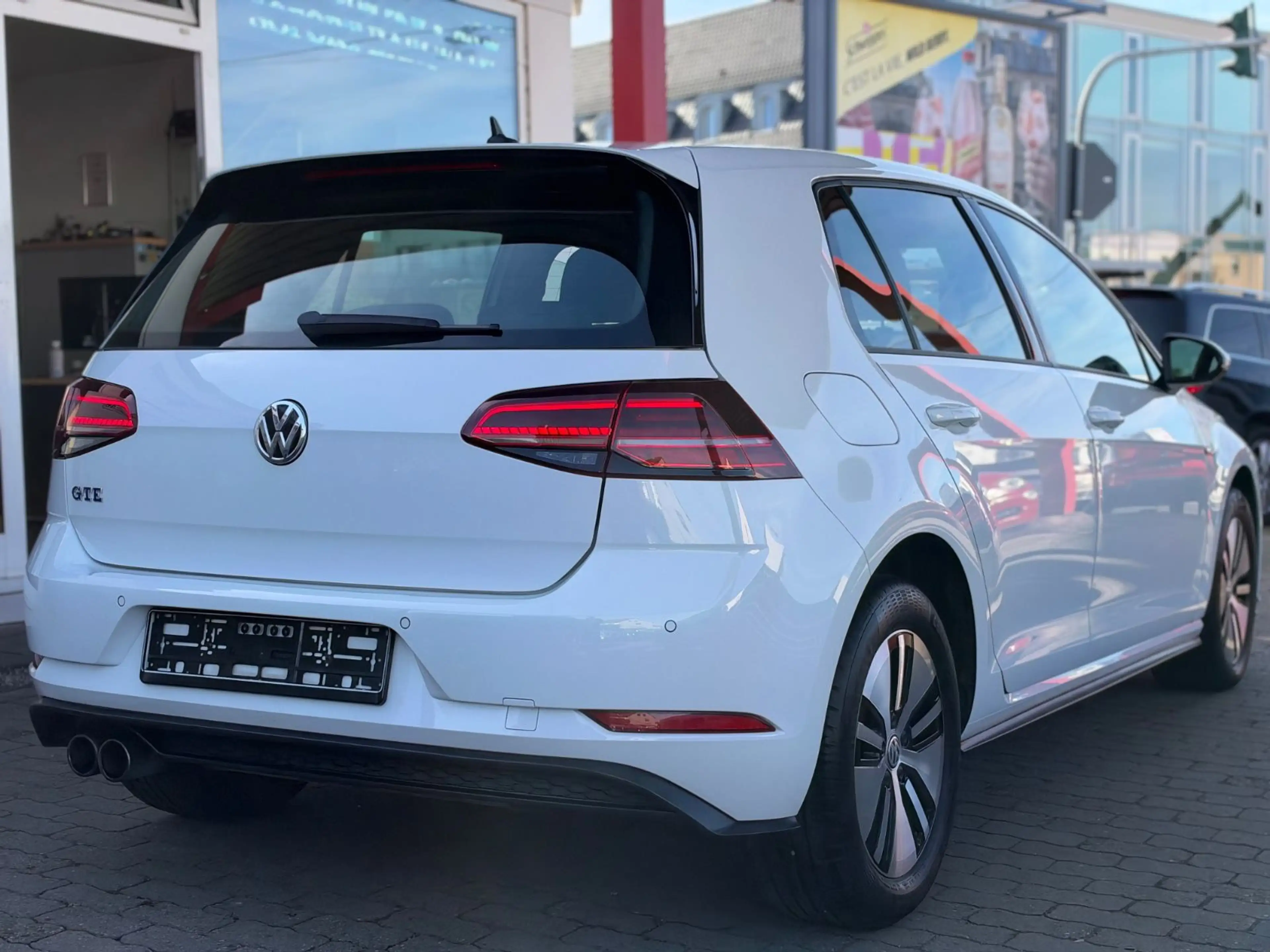 Volkswagen Golf VII Lim. GTE LED/NAVI/SHZ/KAMERA/AAC/BT — photo 4