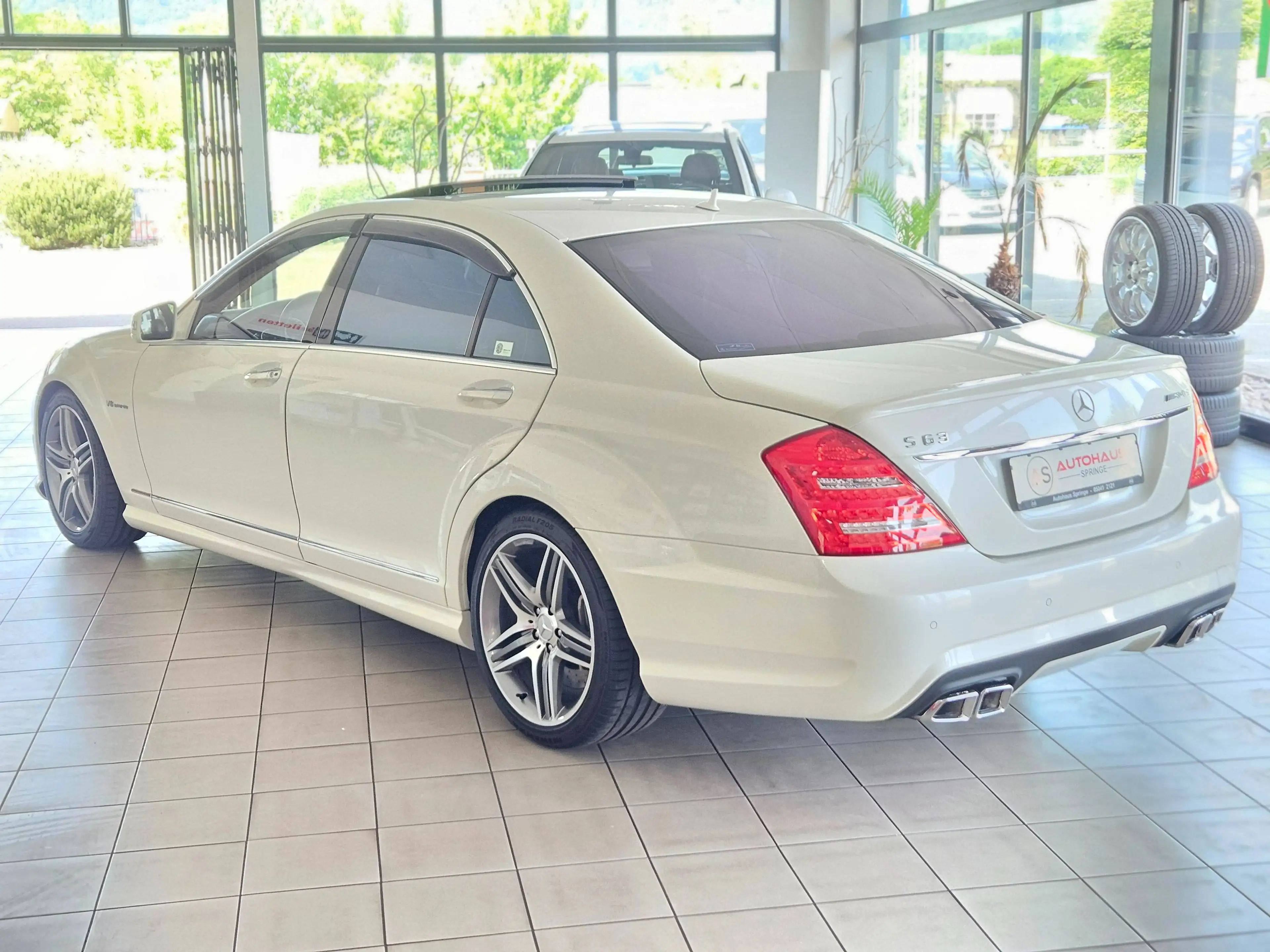 Mercedes-Benz S 63 AMG L *Scheckheftgepflegt, Liebhaberzustand, 49.500km* — photo 3