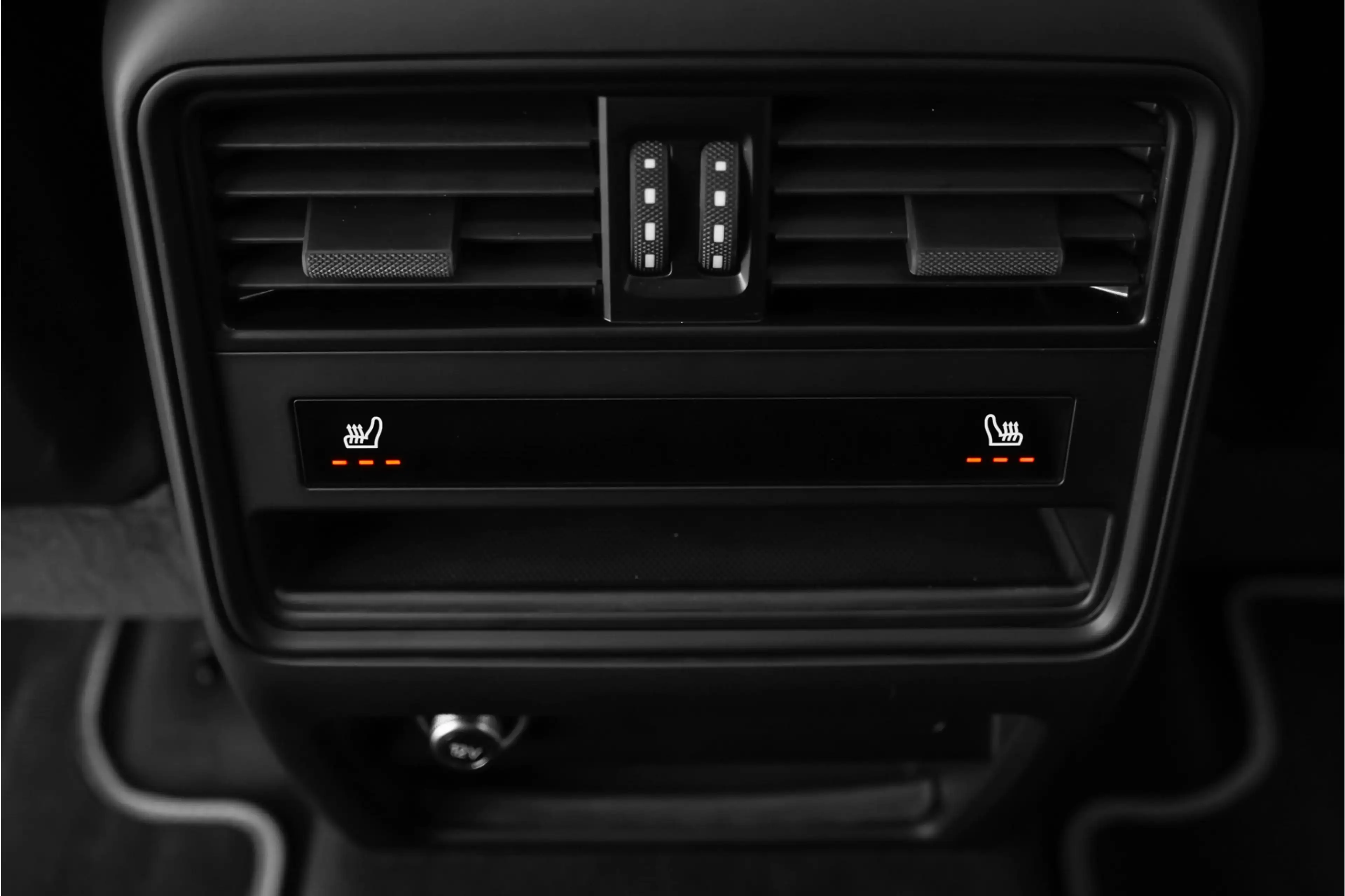 Porsche Cayenne Coupé 3.0 E-Hybrid Sport Design Pano ACC Stoelvent — photo 50