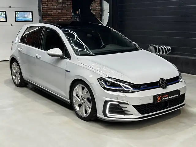Volkswagen Golf view 3