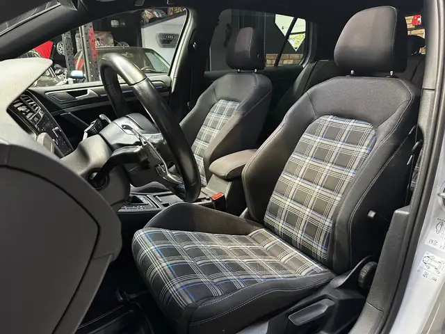 Volkswagen Golf view 11