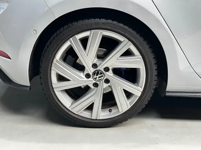 Volkswagen Golf view 8