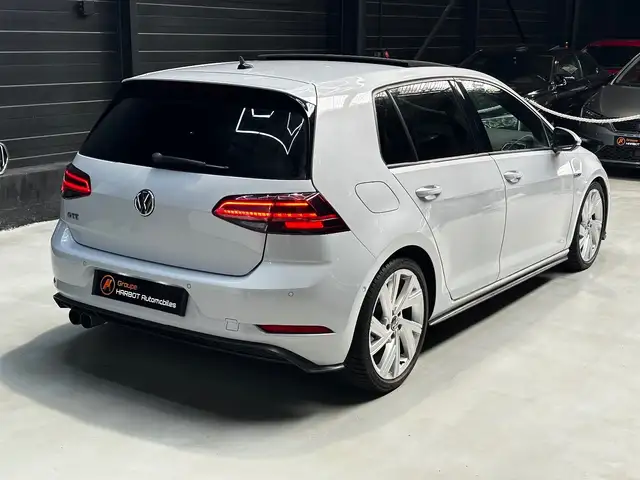 Volkswagen Golf view 4