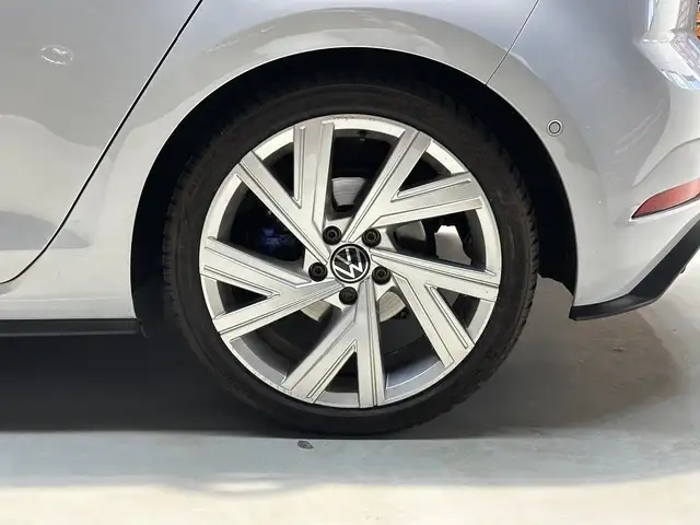 Volkswagen Golf view 9