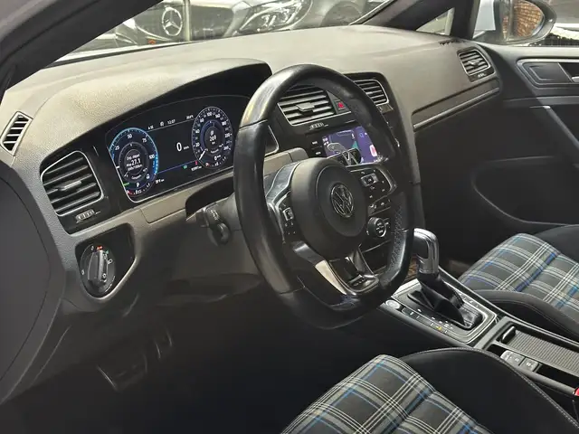 Volkswagen Golf view 12