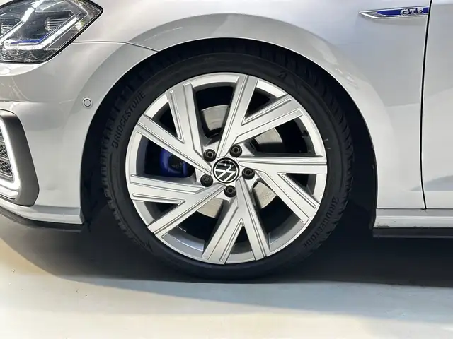 Volkswagen Golf view 10