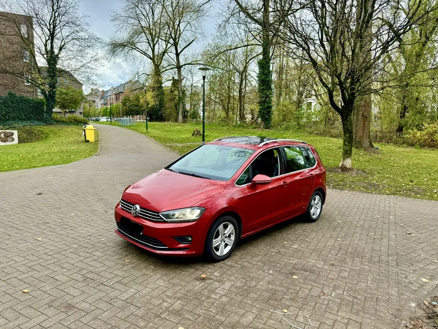 Volkswagen Golf Sportsvan Golf Sportsvan 2.0 CR TDi Highline Rouge - 1