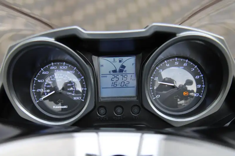 Kawasaki J300 - foto 8