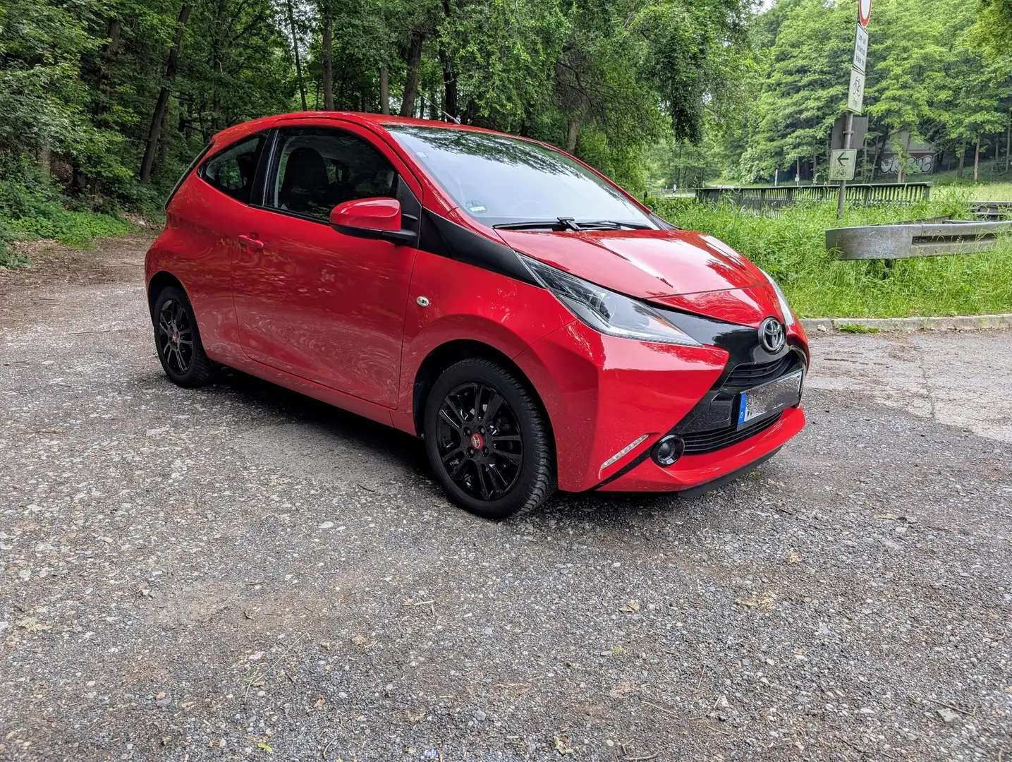 Toyota Aygo x-play Rot - 2