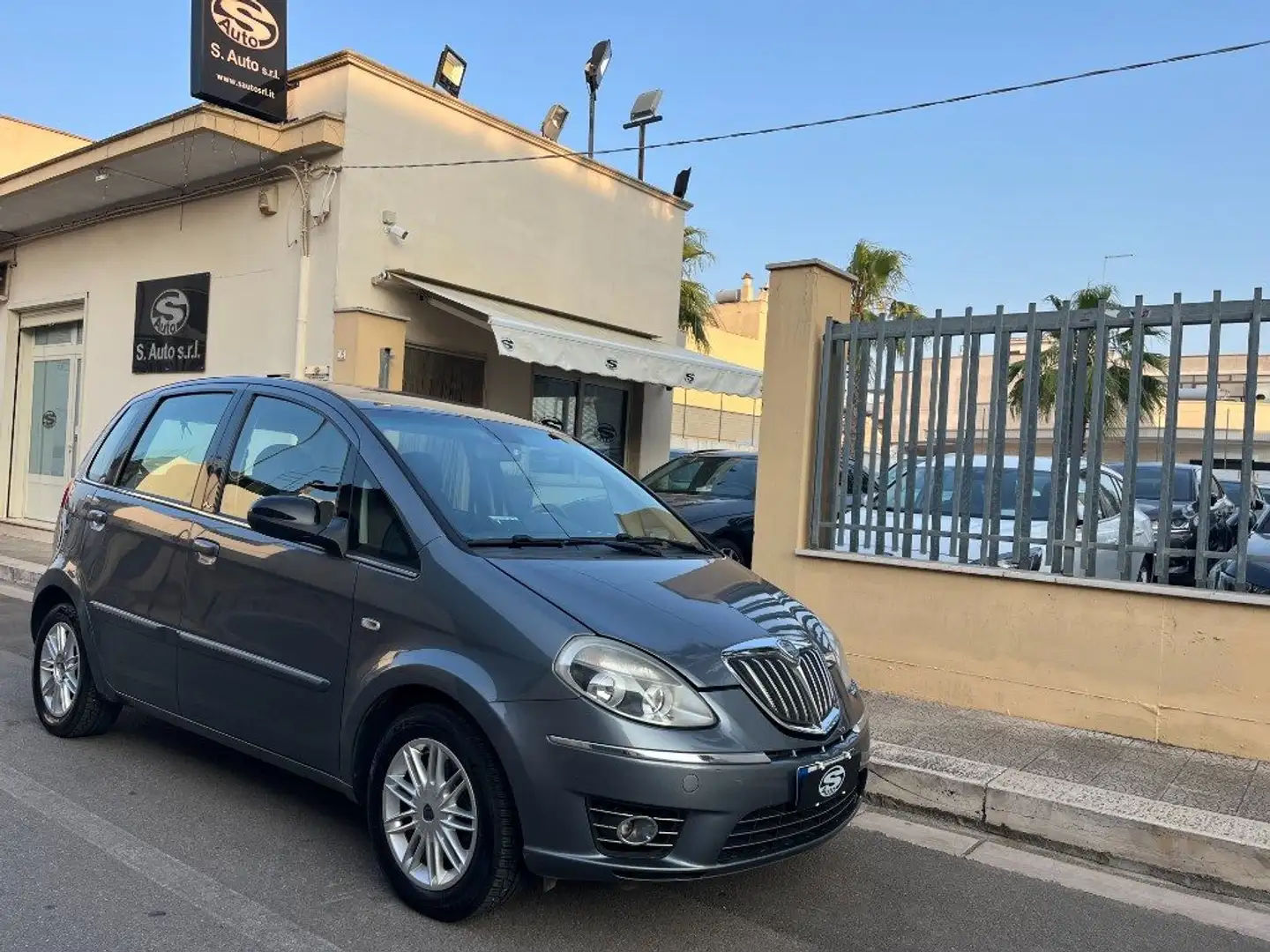 Lancia MUSA 1.3 Mjt 95 CV Gold Gris - 1