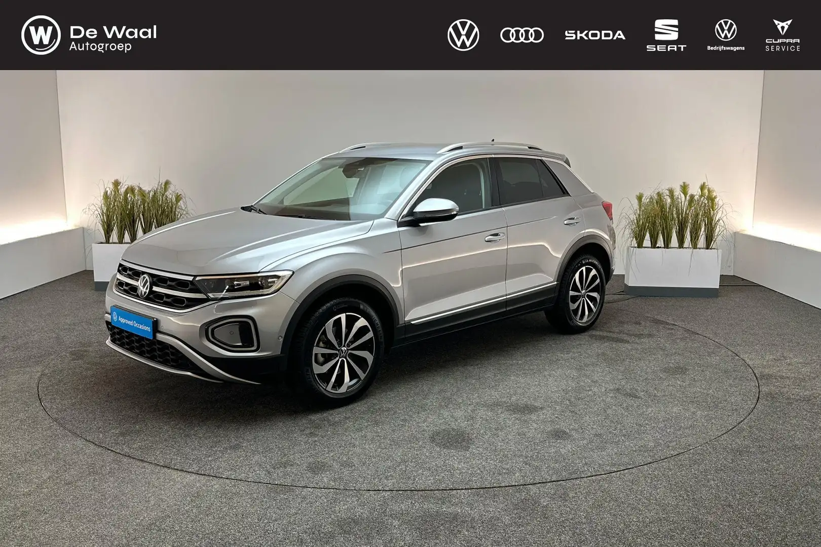 Volkswagen T-Roc 1.0 TSI 110pk Style | Park Assist, Adaptive Cruise Zilver - 1