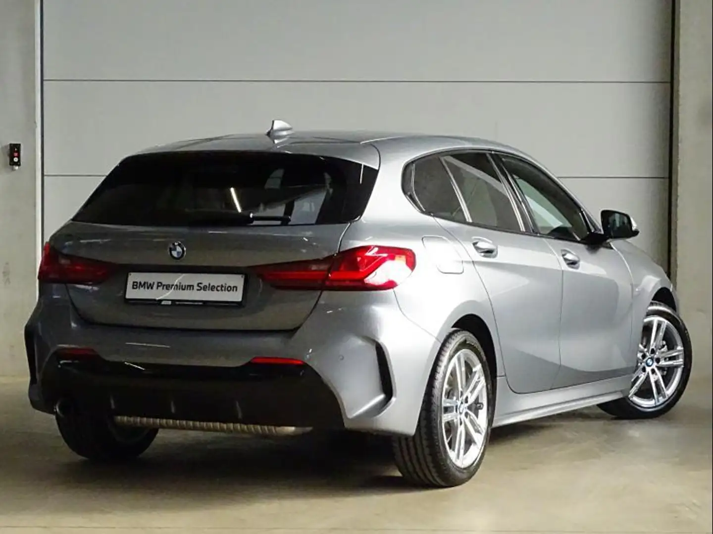 BMW 116 M SPORT - AUTOMAAT - NAVI - LE Grijs - 2