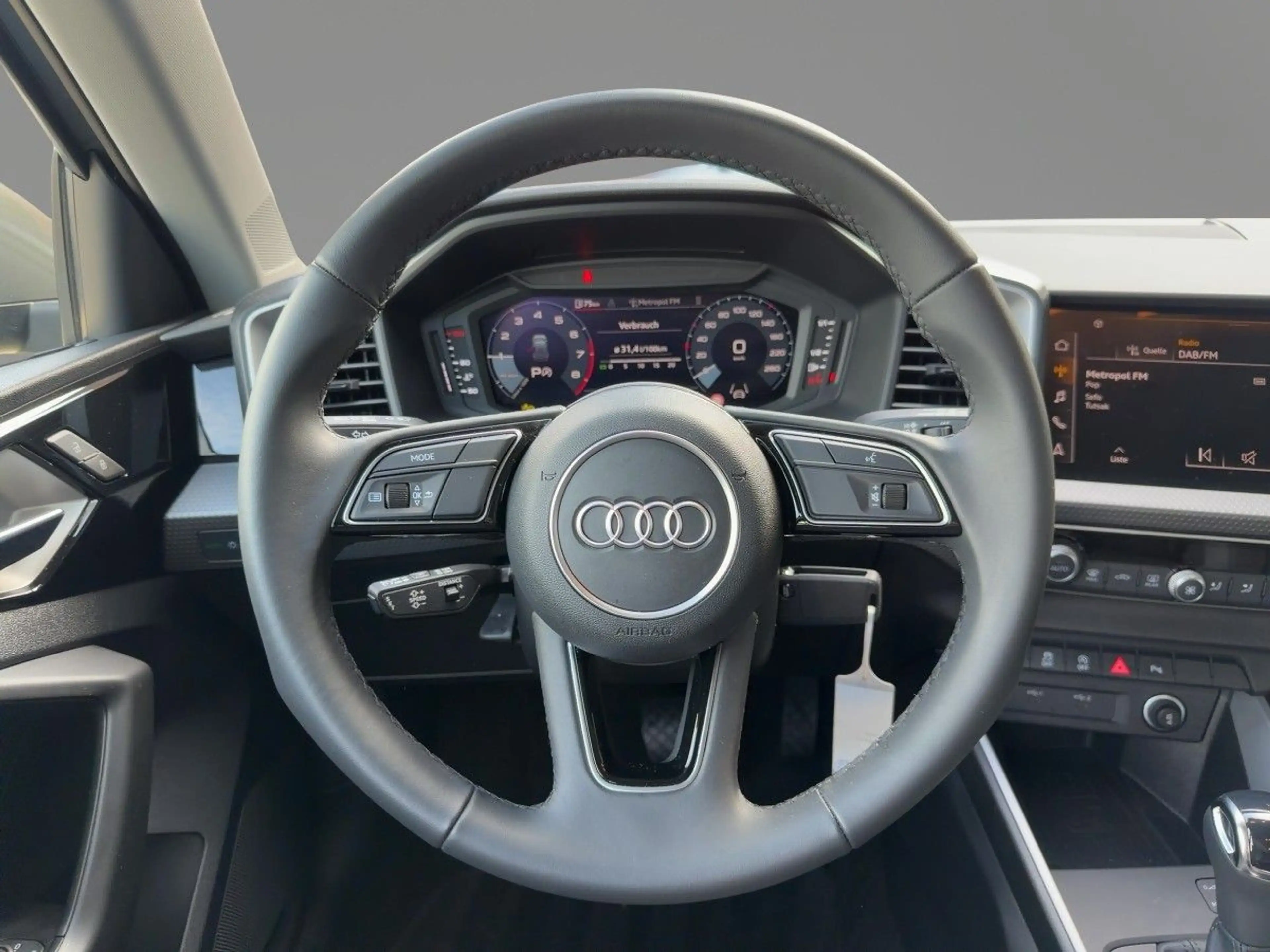 Audi A1 25 TFSI S line S tronic LED LM18 Si — photo 13