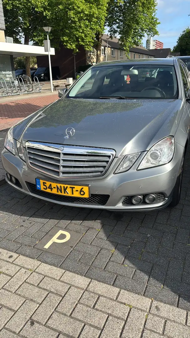 Mercedes-Benz E 220 CDI Sedan Automaat Grijs - 2