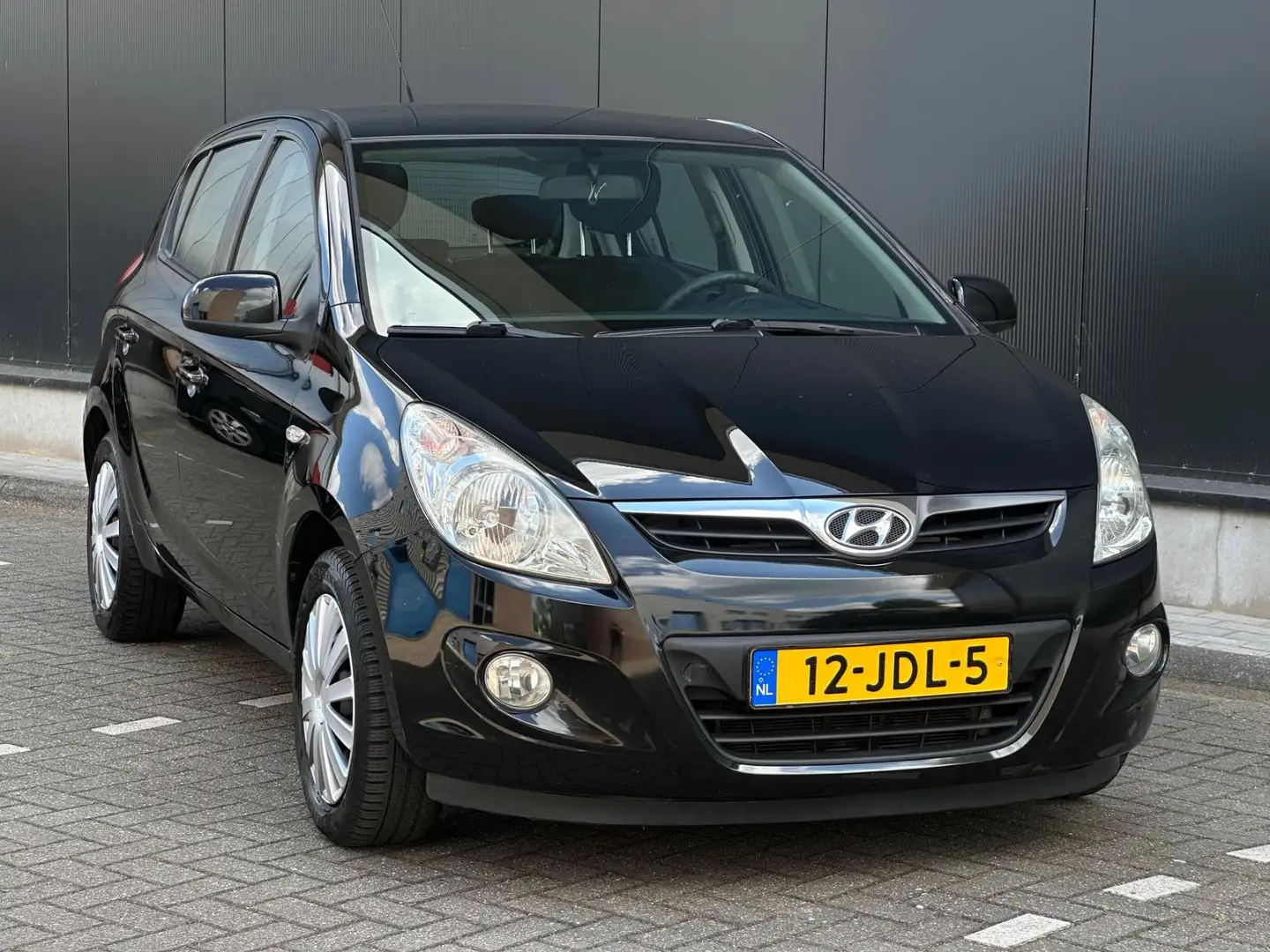 Hyundai i20 1.4i DynamicVersion 5-DEURS AIRCO/USB/AUX | NETTE Zwart - 2