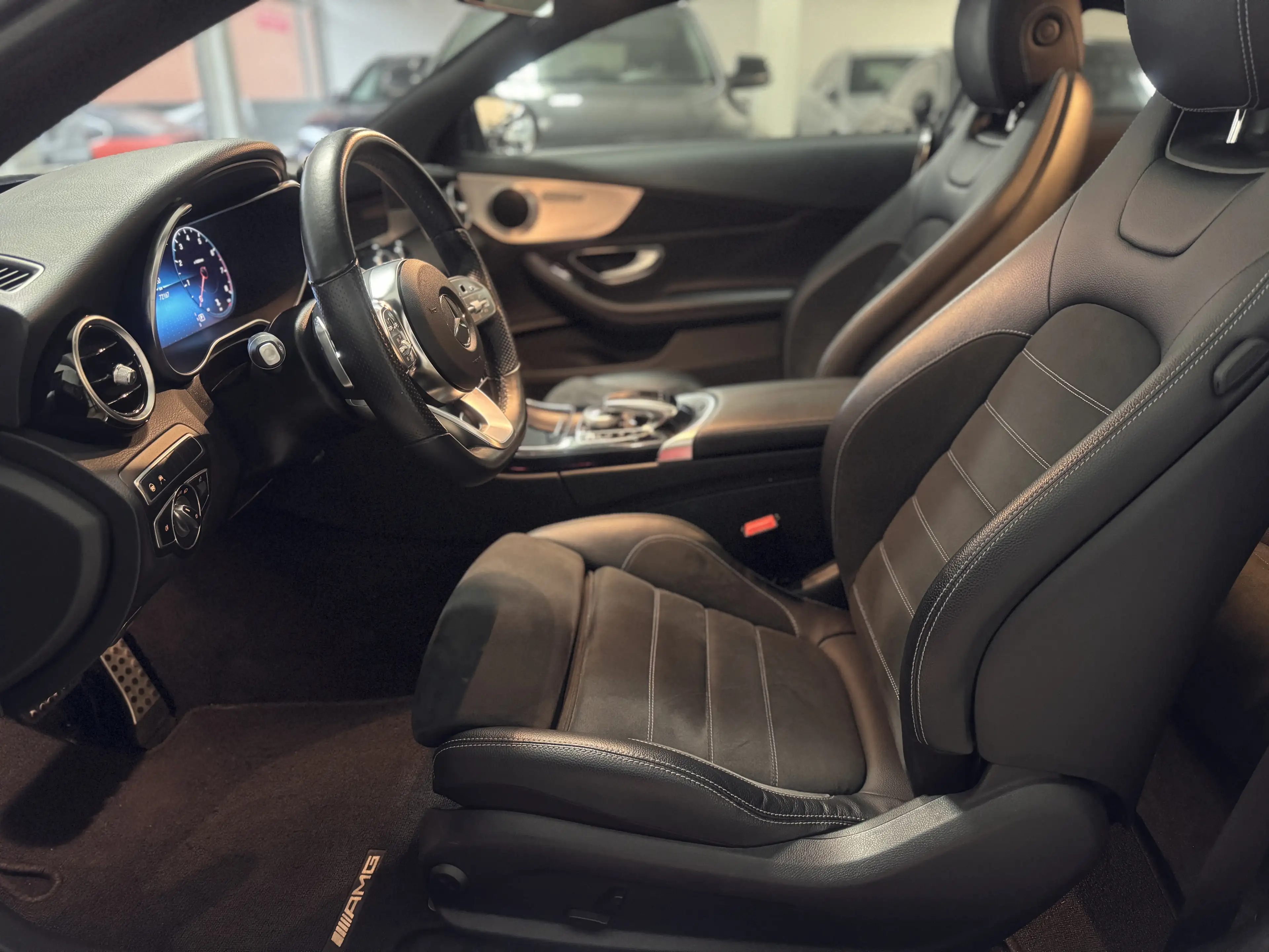 Mercedes-Benz C 400 4M Coupe AMG *DistronicPlus*360°Cam*Panorama — photo 8