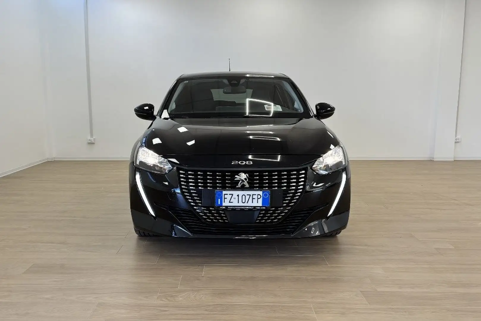 Peugeot 208 100 Stop&Start 5 porte GT Line Schwarz - 2