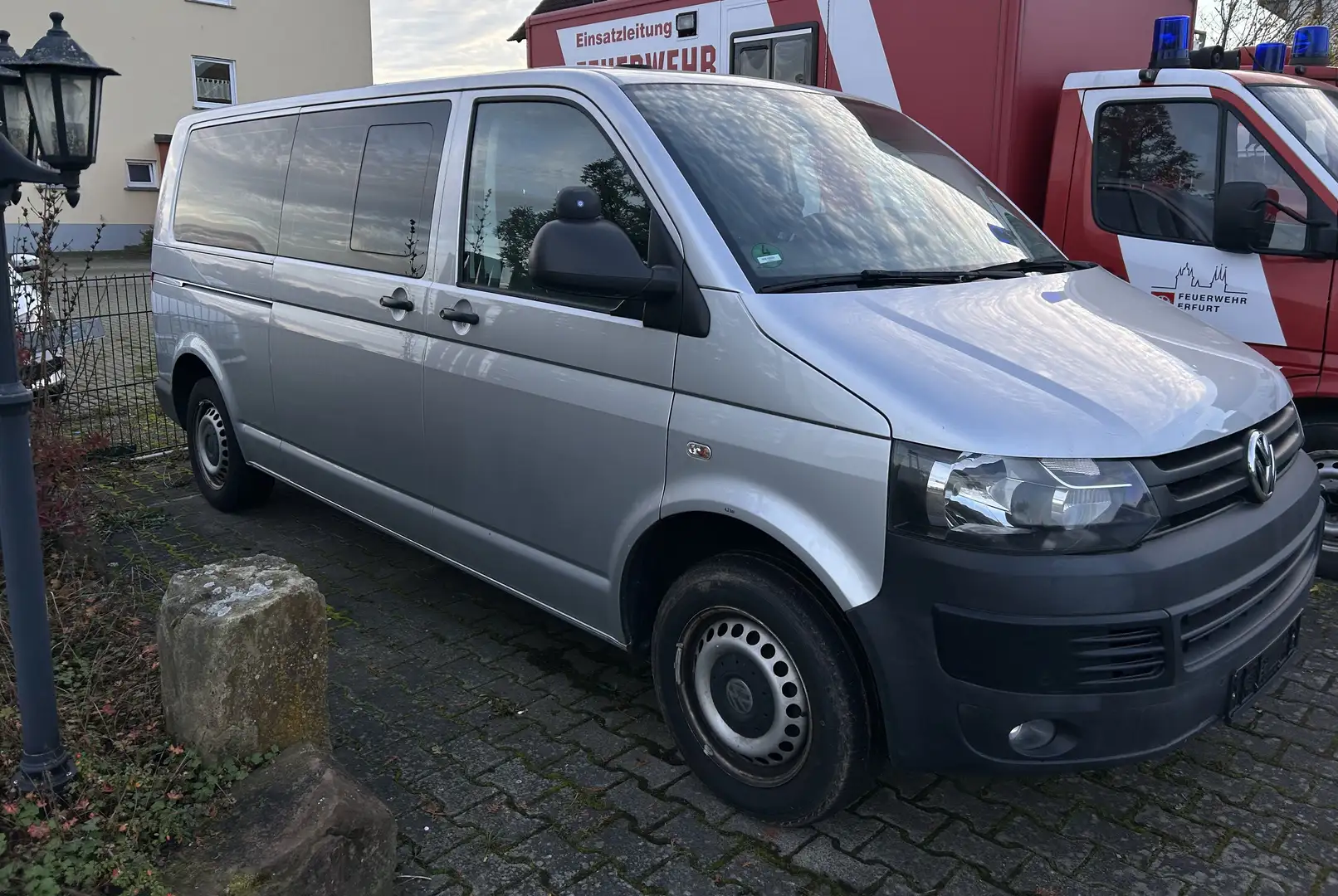 Volkswagen T5 Kombi 2.0 TDI 2. Hand Klima PPS Standheizung 5 Sitzer srebrna - 2
